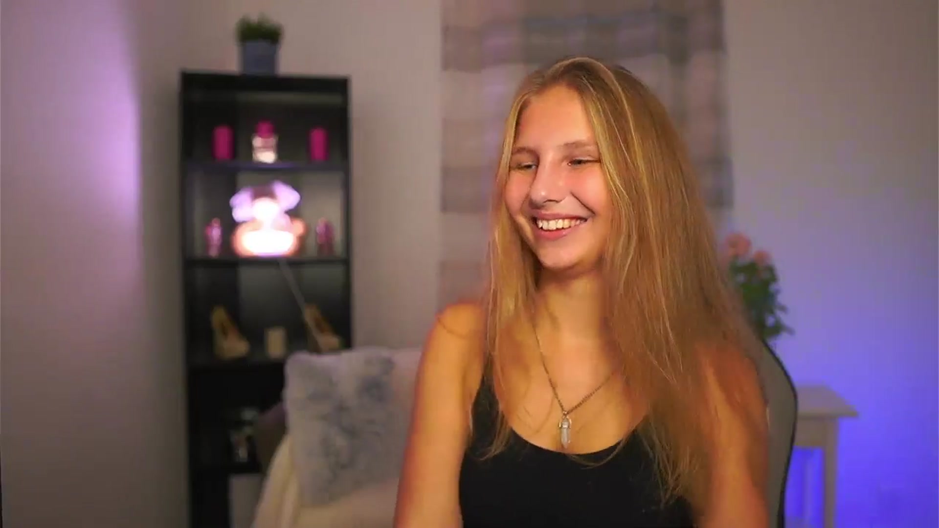 Gallery image thumbnail from Emmie_murray's myfreecams stream on, 11/14/2025, 15:02 image 14 of 20