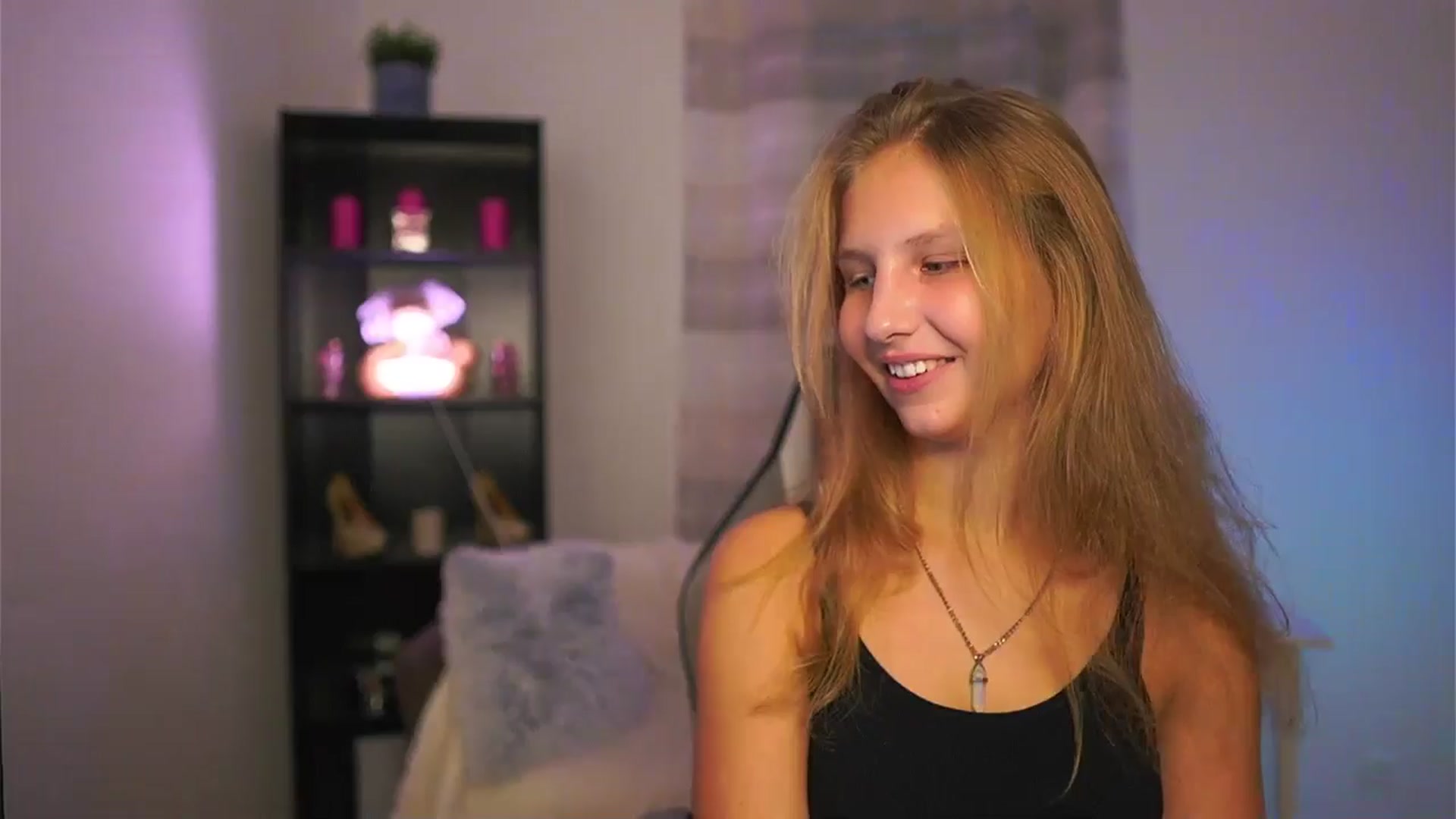 Gallery image thumbnail from Emmie_murray's myfreecams stream on, 11/14/2025, 15:02 image 8 of 20