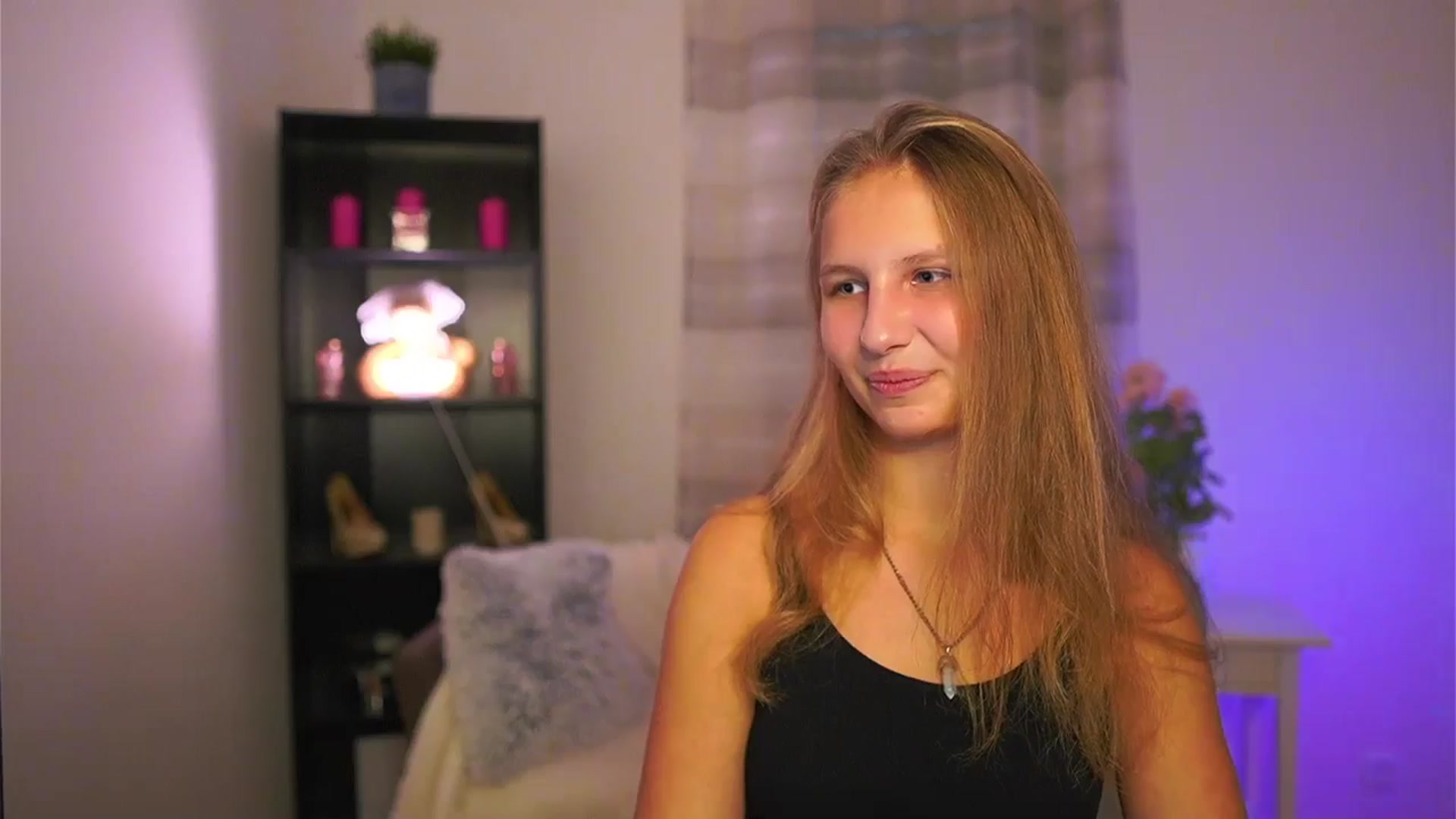 Gallery image thumbnail from Emmie_murray's myfreecams stream on, 11/14/2025, 15:02 image 5 of 20