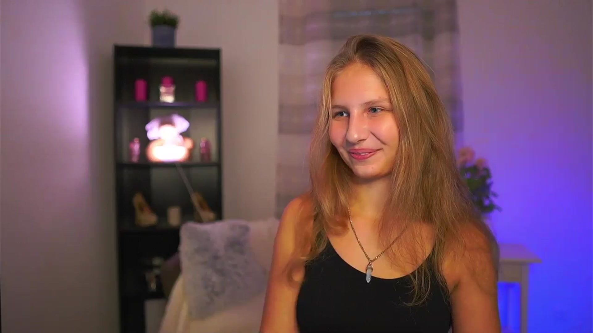 Gallery image thumbnail from Emmie_murray's myfreecams stream on, 11/14/2025, 15:02 image 3 of 20