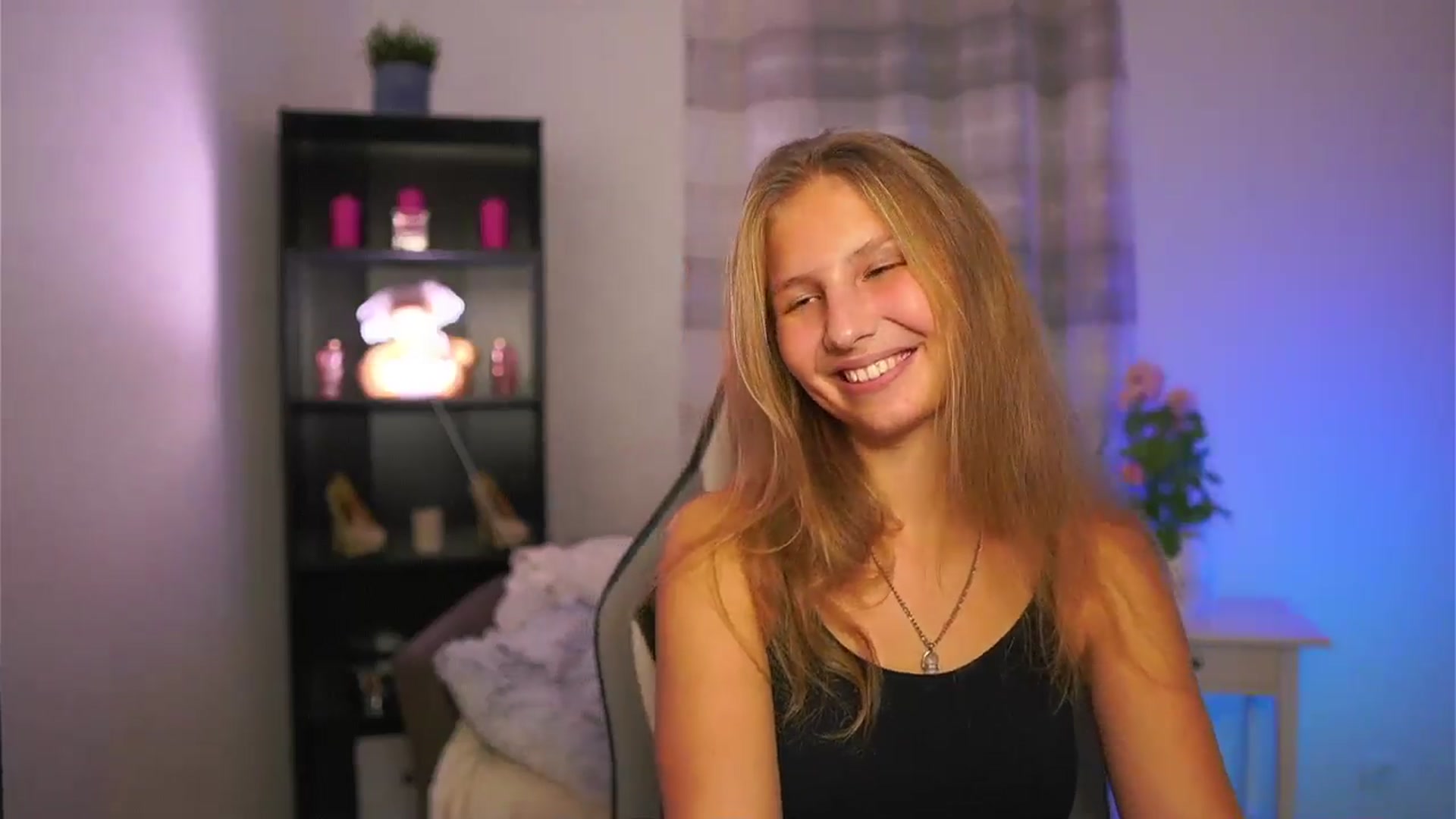 Gallery image thumbnail from Emmie_murray's myfreecams stream on, 11/14/2025, 16:52 image 14 of 20