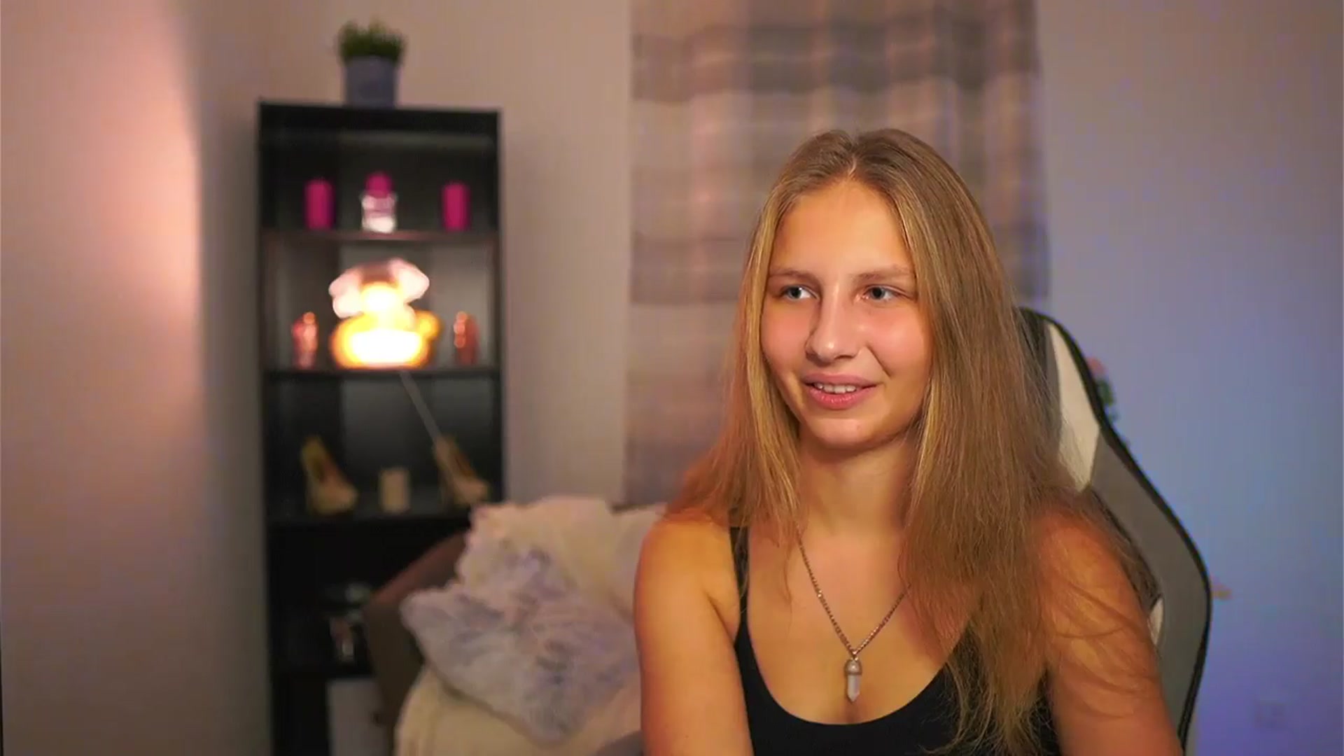 Gallery image thumbnail from Emmie_murray's myfreecams stream on, 11/14/2025, 16:52 image 3 of 20