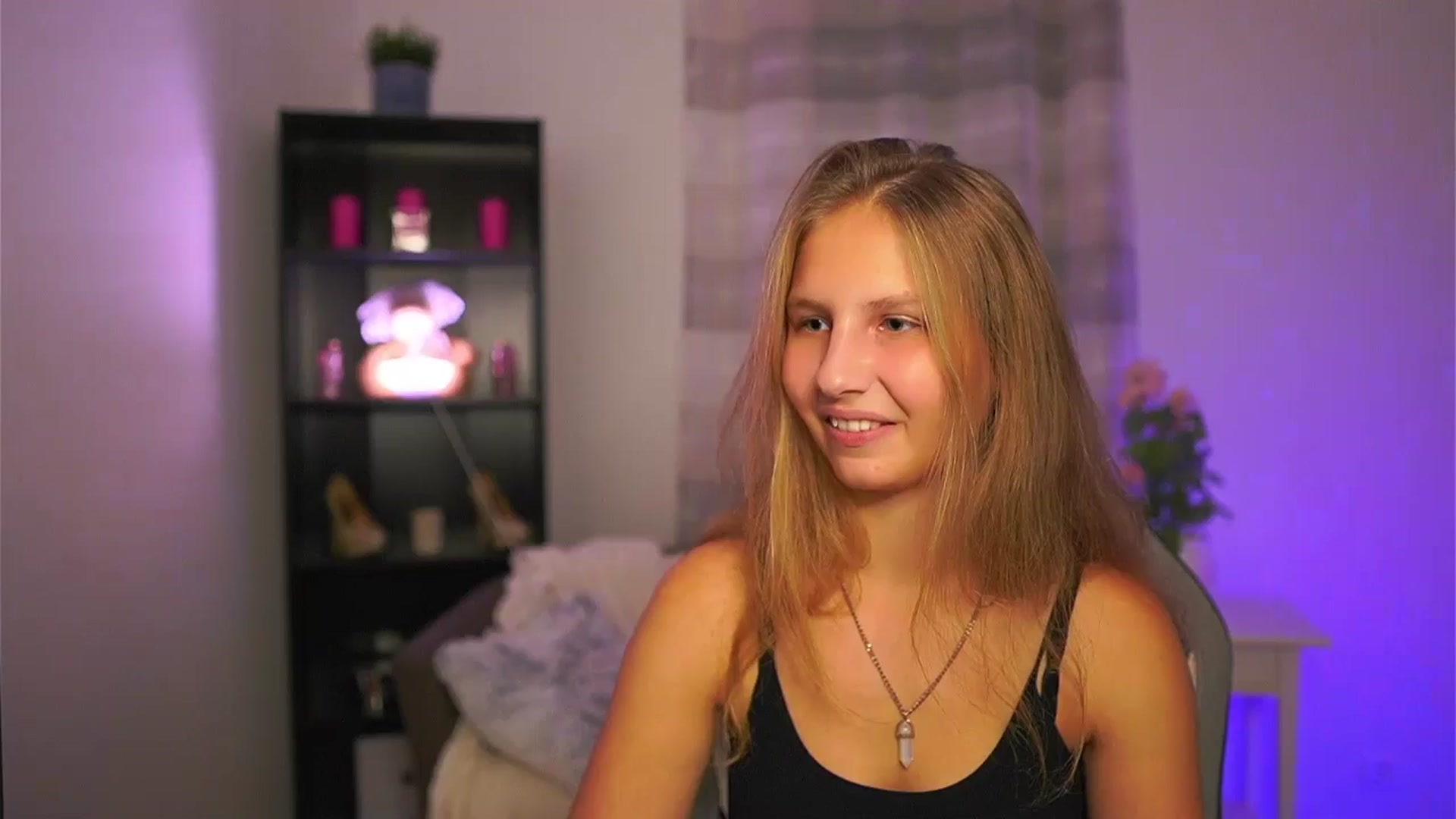 Gallery image thumbnail from Emmie_murray's myfreecams stream on, 11/14/2025, 16:52 image 7 of 20