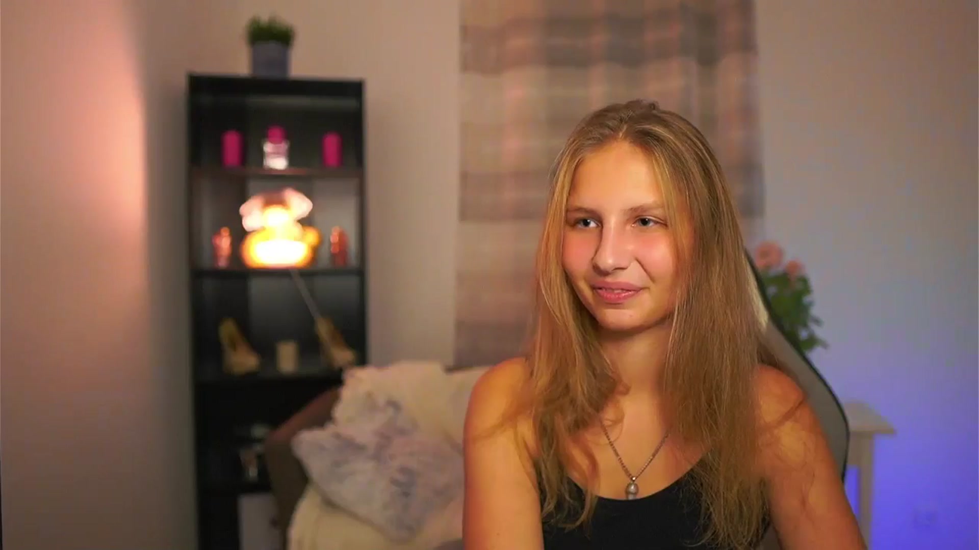 Gallery image thumbnail from Emmie_murray's myfreecams stream on, 11/14/2025, 16:52 image 16 of 20