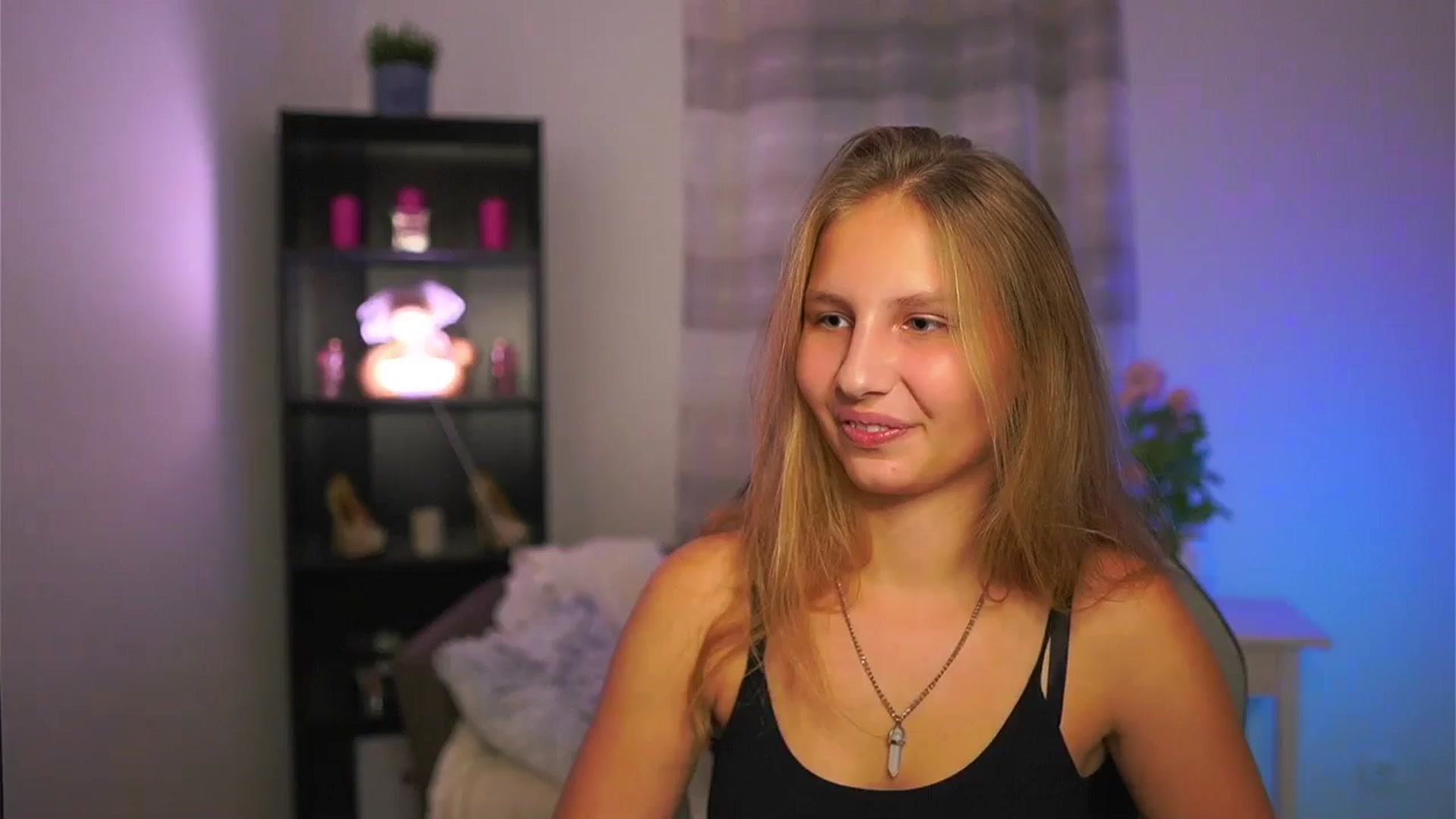 Gallery image thumbnail from Emmie_murray's myfreecams stream on, 11/14/2025, 16:52 image 6 of 20