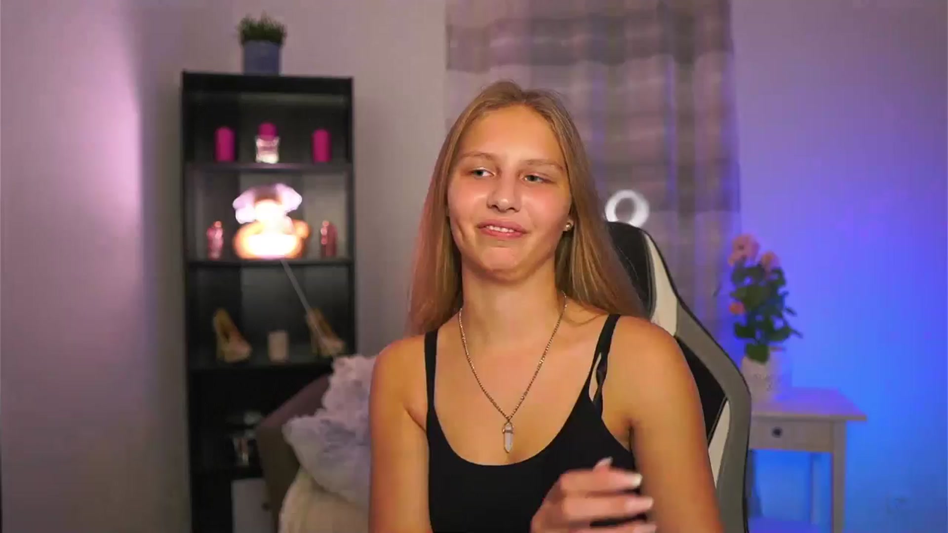 Gallery image thumbnail from Emmie_murray's myfreecams stream on, 11/14/2025, 16:52 image 1 of 20