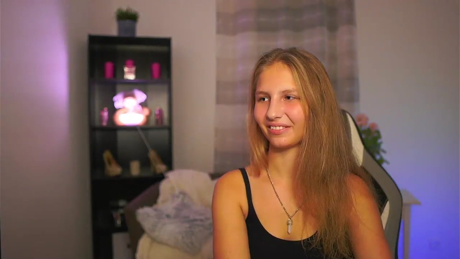 Gallery image thumbnail from Emmie_murray's myfreecams stream on, 11/14/2025, 18:57 image 3 of 20