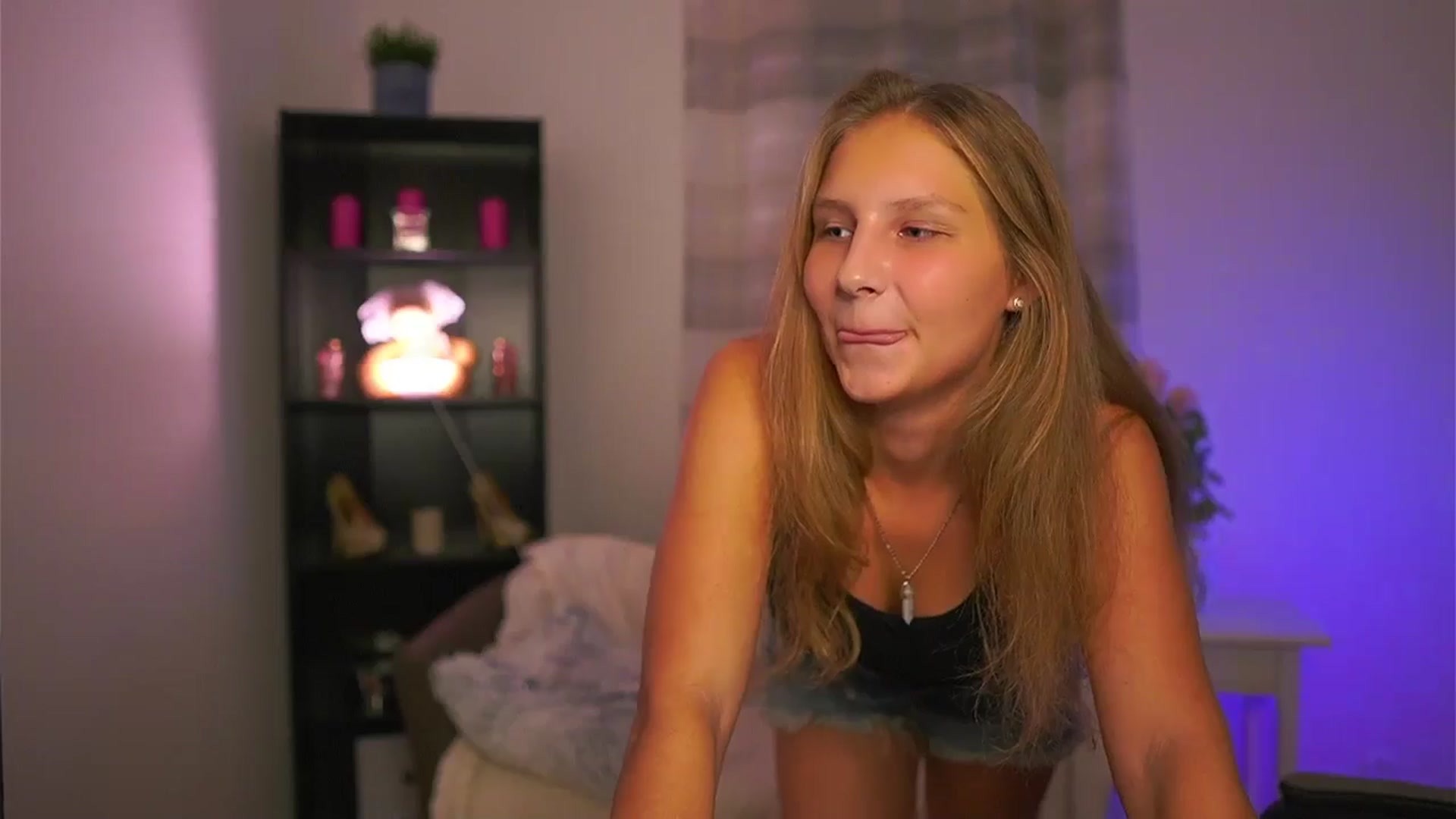 Gallery image thumbnail from Emmie_murray's myfreecams stream on, 11/14/2025, 18:57 image 13 of 20