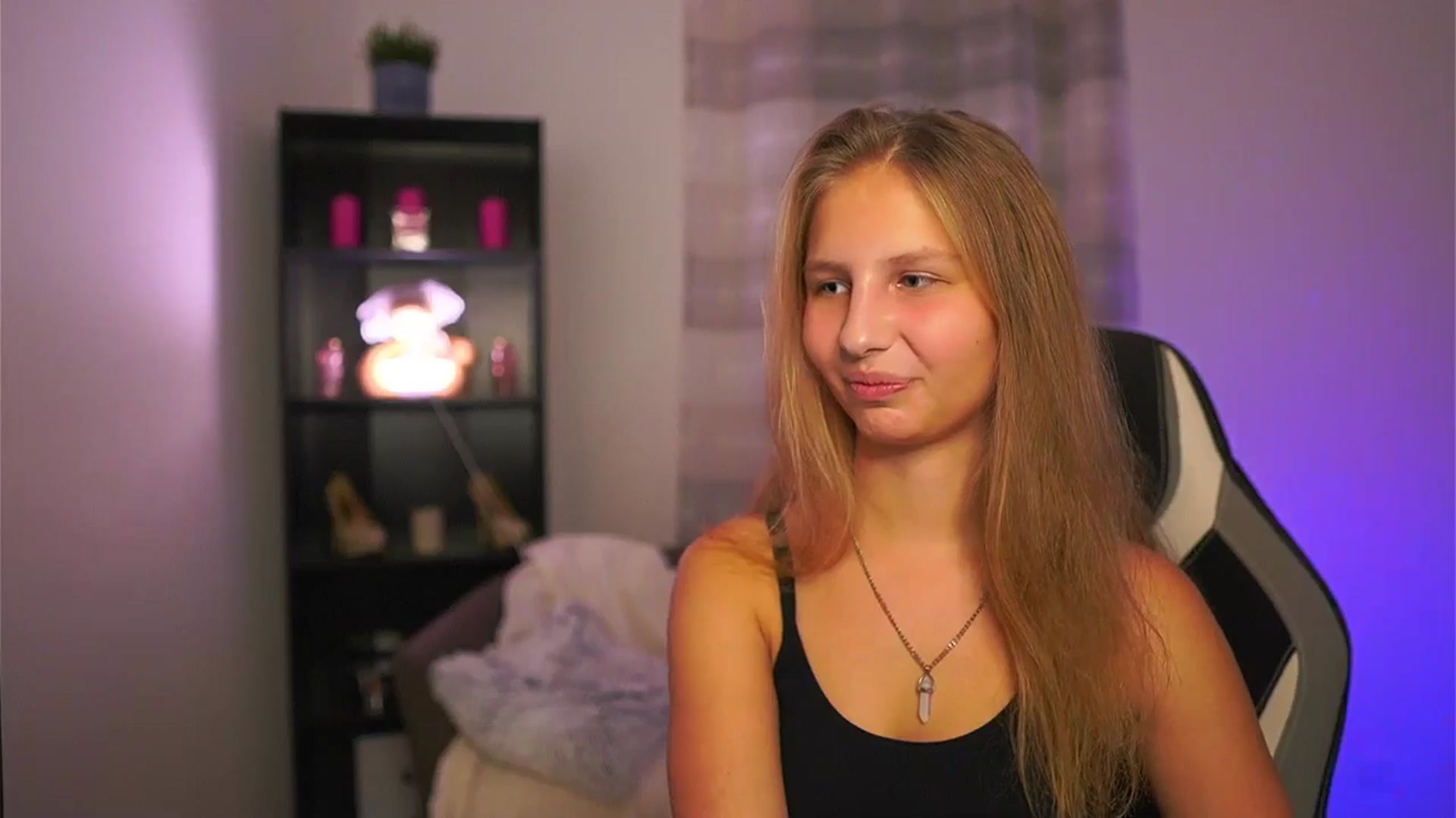 Gallery image thumbnail from Emmie_murray's myfreecams stream on, 11/14/2025, 18:57 image 12 of 20