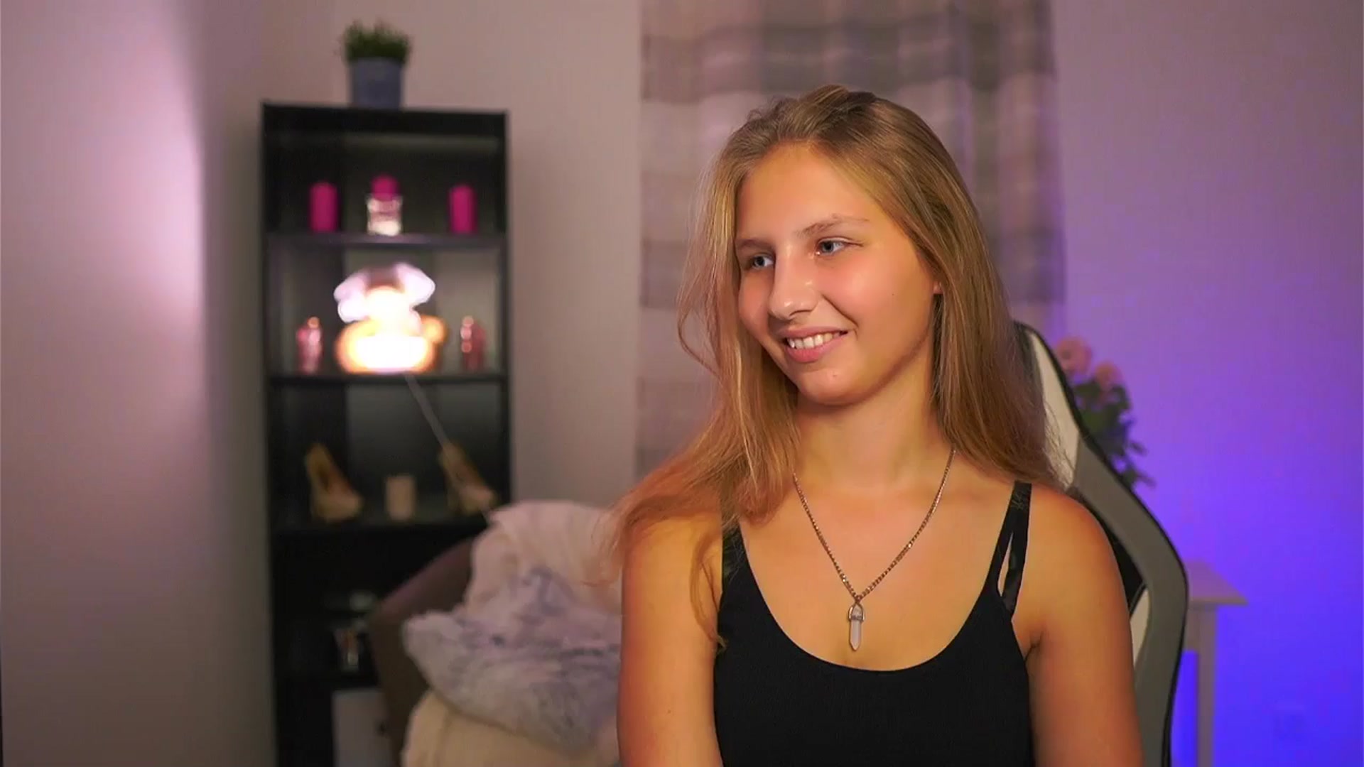 Gallery image thumbnail from Emmie_murray's myfreecams stream on, 11/14/2025, 18:57 image 1 of 20