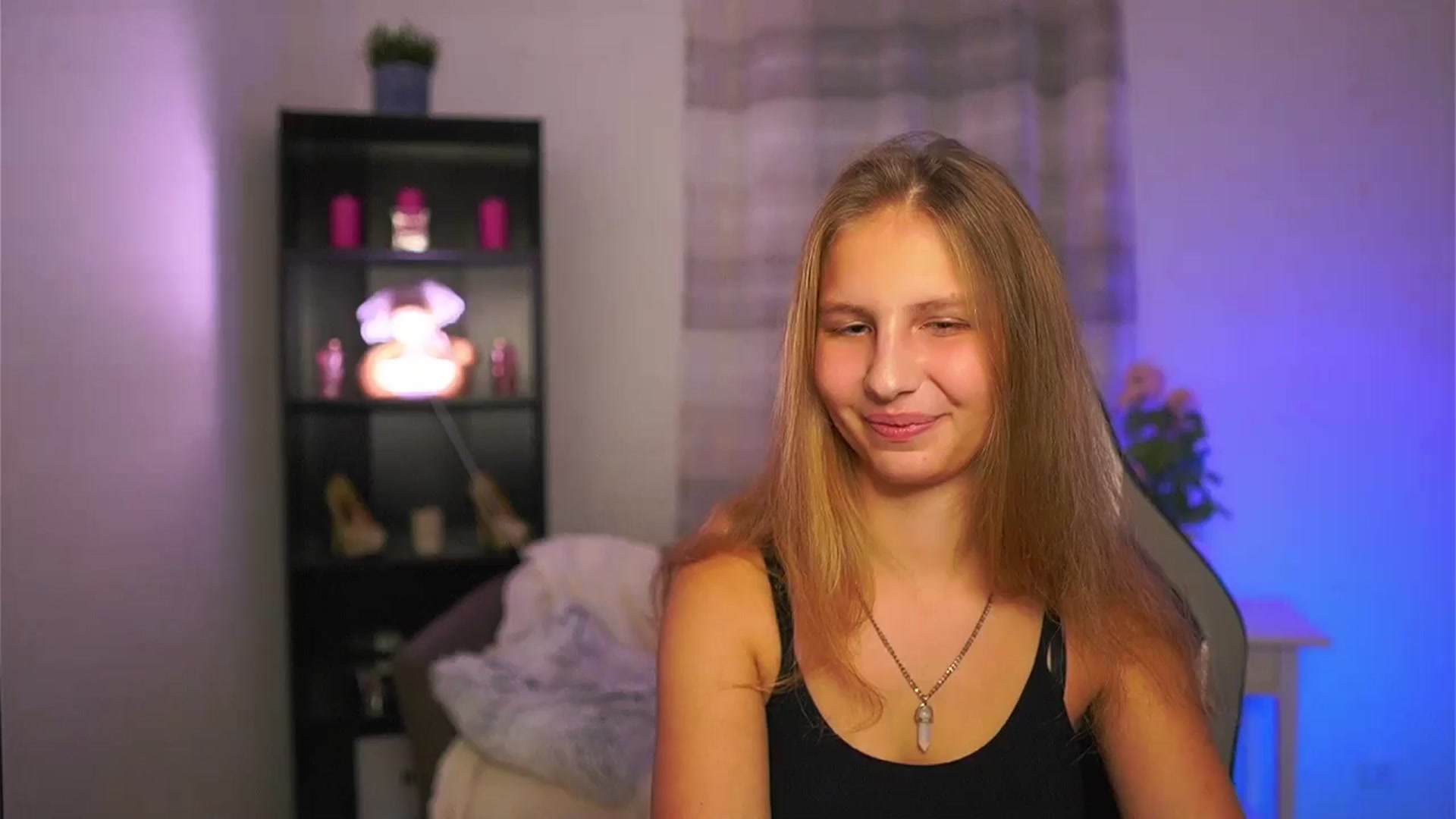 Gallery image thumbnail from Emmie_murray's myfreecams stream on, 11/14/2025, 18:57 image 15 of 20