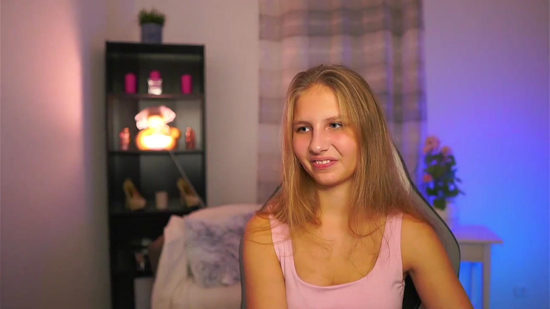 Gallery image thumbnail from Emmie_murray's myfreecams stream on, 11/15/2025, 16:27 image 18 of 20