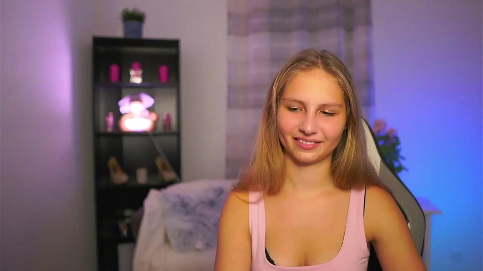 Gallery image thumbnail from Emmie_murray's myfreecams stream on, 11/15/2025, 16:27 image 1 of 20