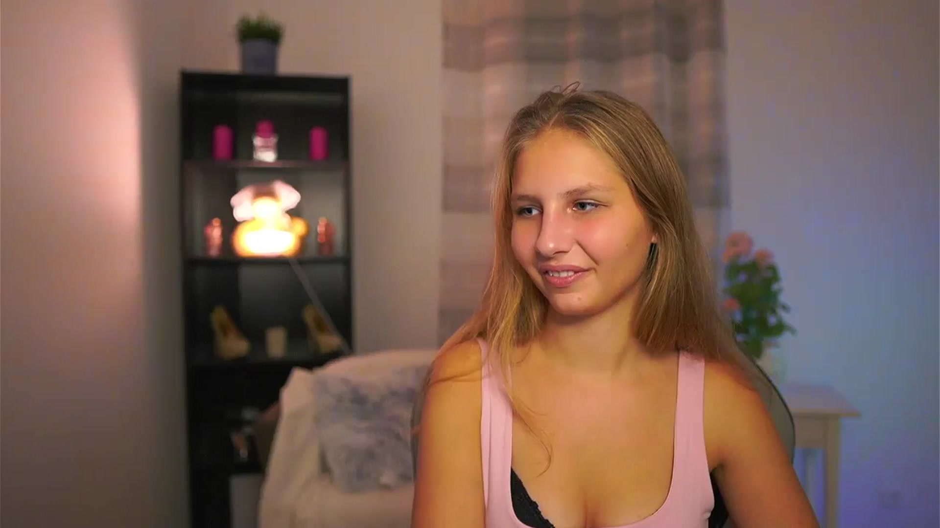 Gallery image thumbnail from Emmie_murray's myfreecams stream on, 11/15/2025, 16:27 image 5 of 20