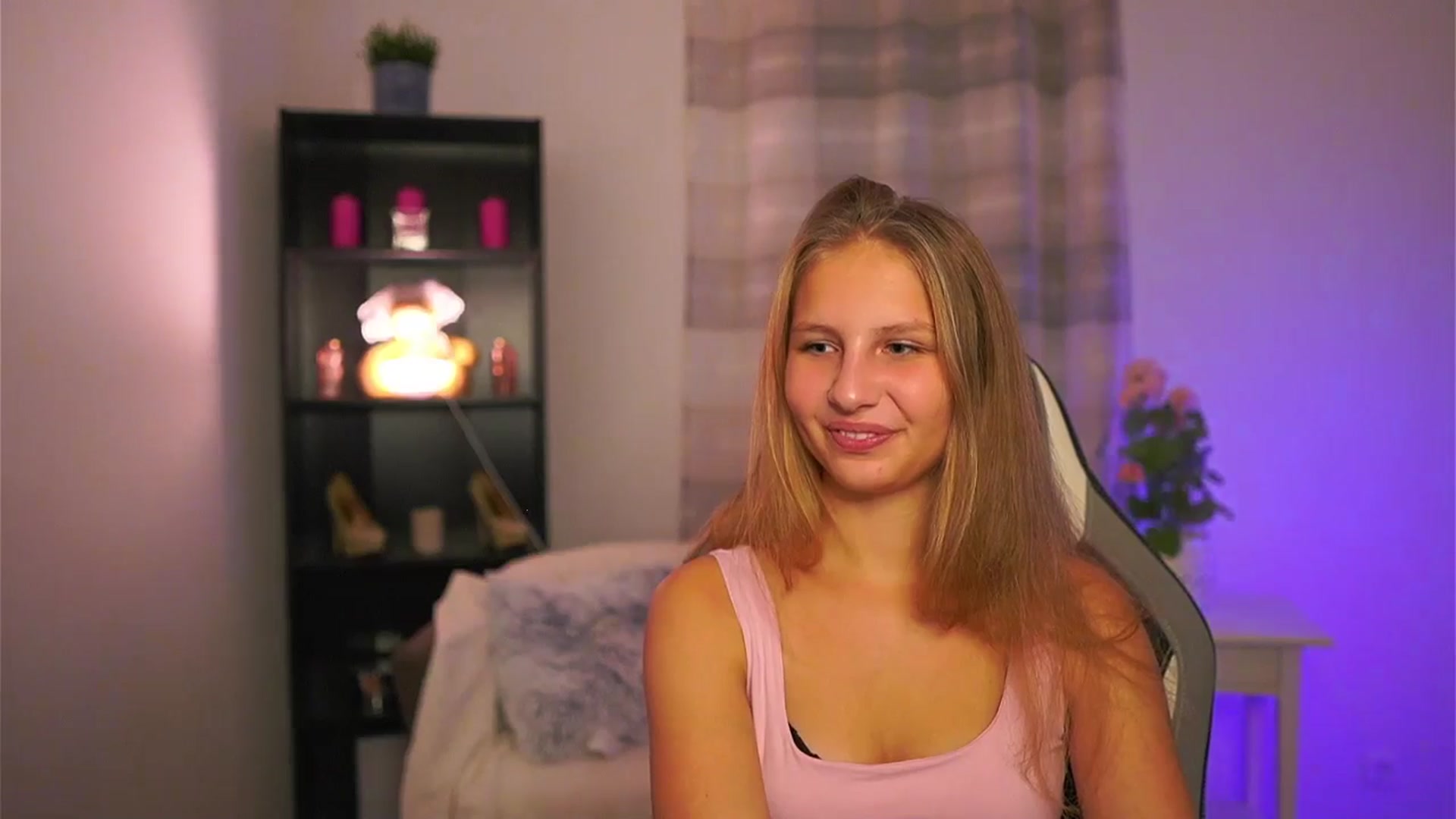 Gallery image thumbnail from Emmie_murray's myfreecams stream on, 11/15/2025, 16:27 image 3 of 20