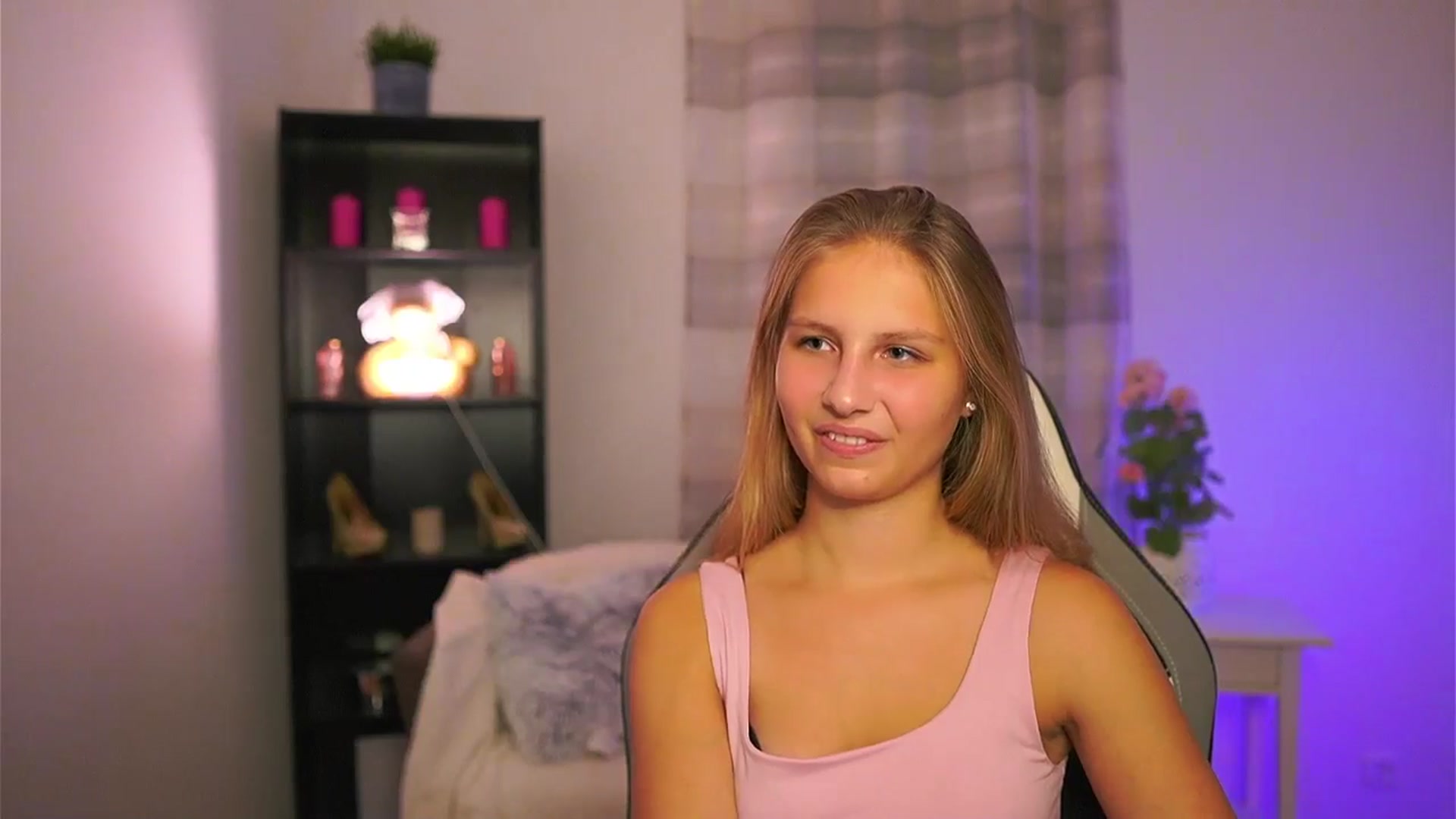 Gallery image thumbnail from Emmie_murray's myfreecams stream on, 11/15/2025, 16:27 image 15 of 20