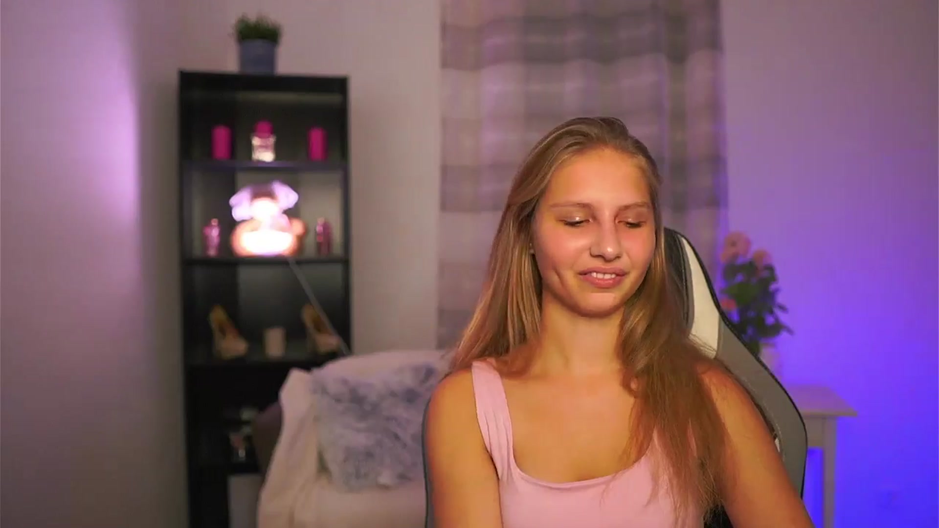 Gallery image thumbnail from Emmie_murray's myfreecams stream on, 11/15/2025, 19:13 image 12 of 20