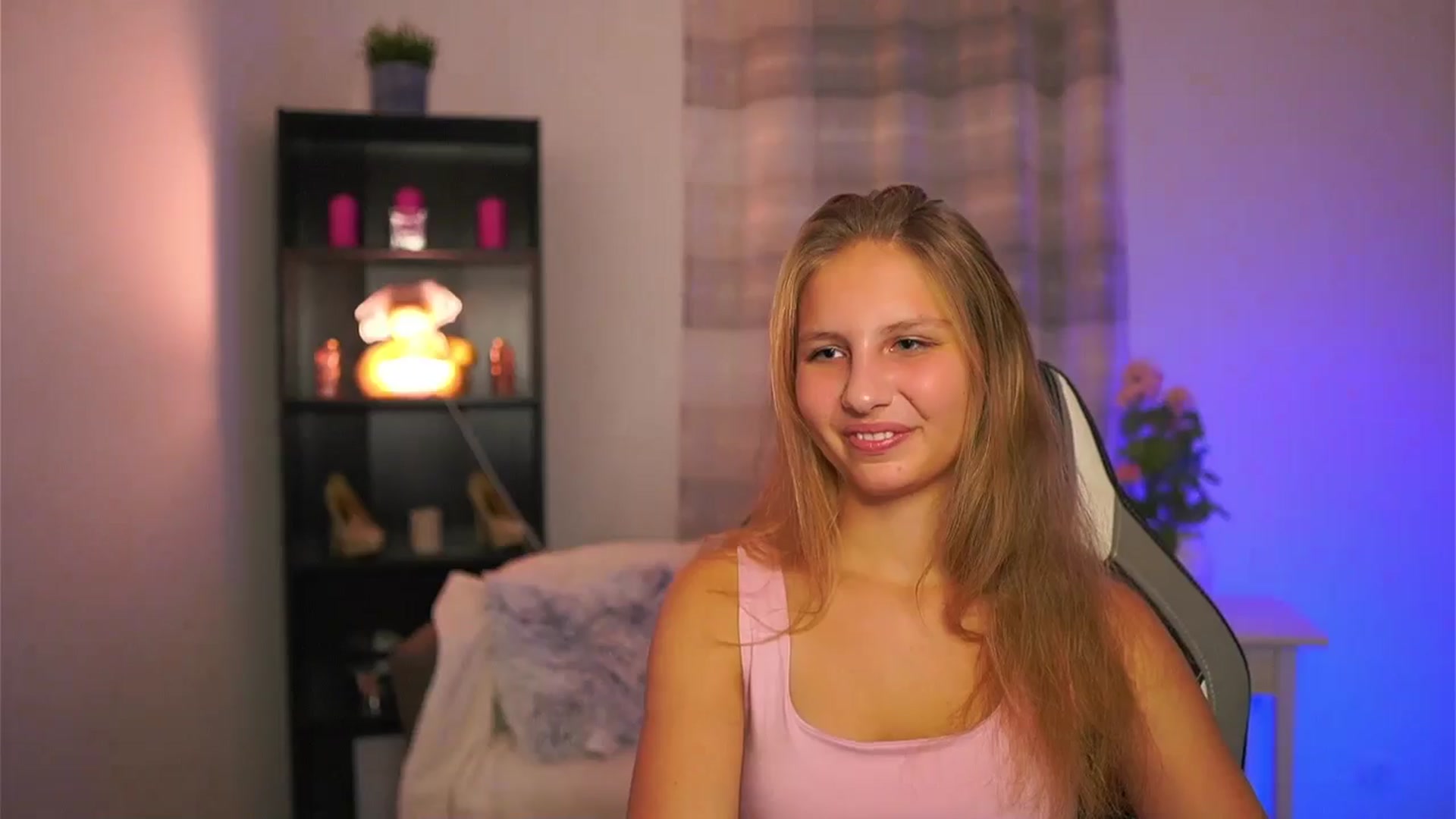 Gallery image thumbnail from Emmie_murray's myfreecams stream on, 11/15/2025, 19:13 image 13 of 20