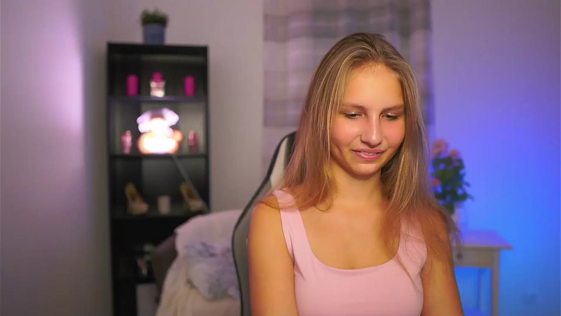 Gallery image thumbnail from Emmie_murray's myfreecams stream on, 11/15/2025, 20:49 image 1 of 20