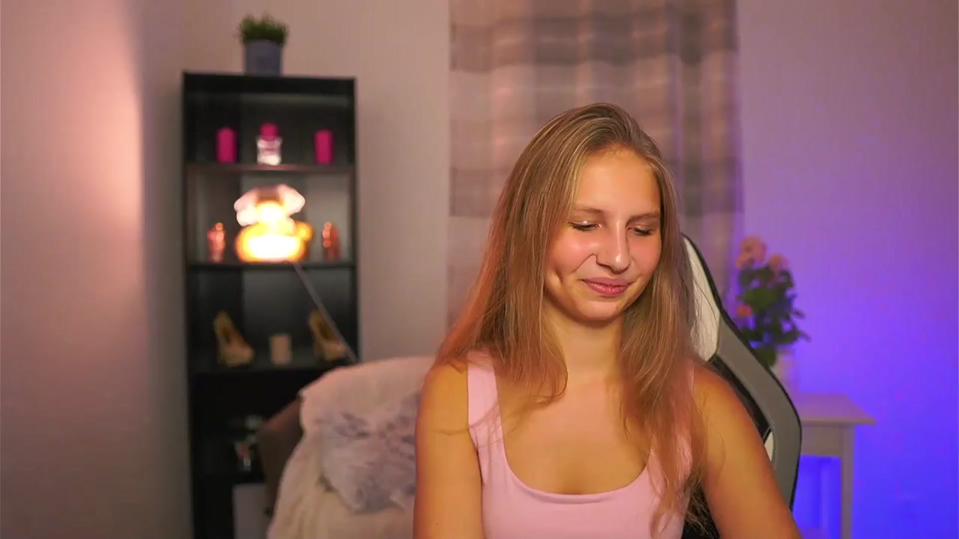 Gallery image thumbnail from Emmie_murray's myfreecams stream on, 11/15/2025, 20:49 image 15 of 20
