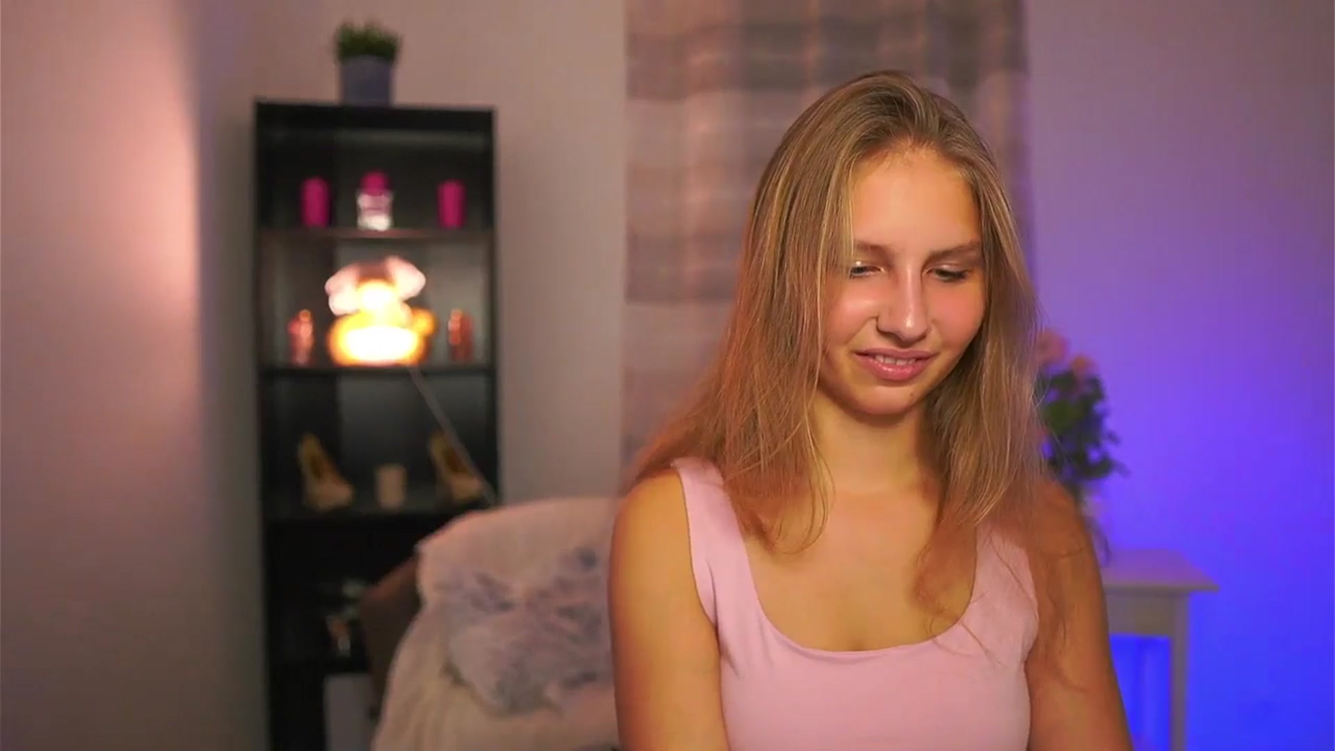 Gallery image thumbnail from Emmie_murray's myfreecams stream on, 11/15/2025, 20:49 image 3 of 20