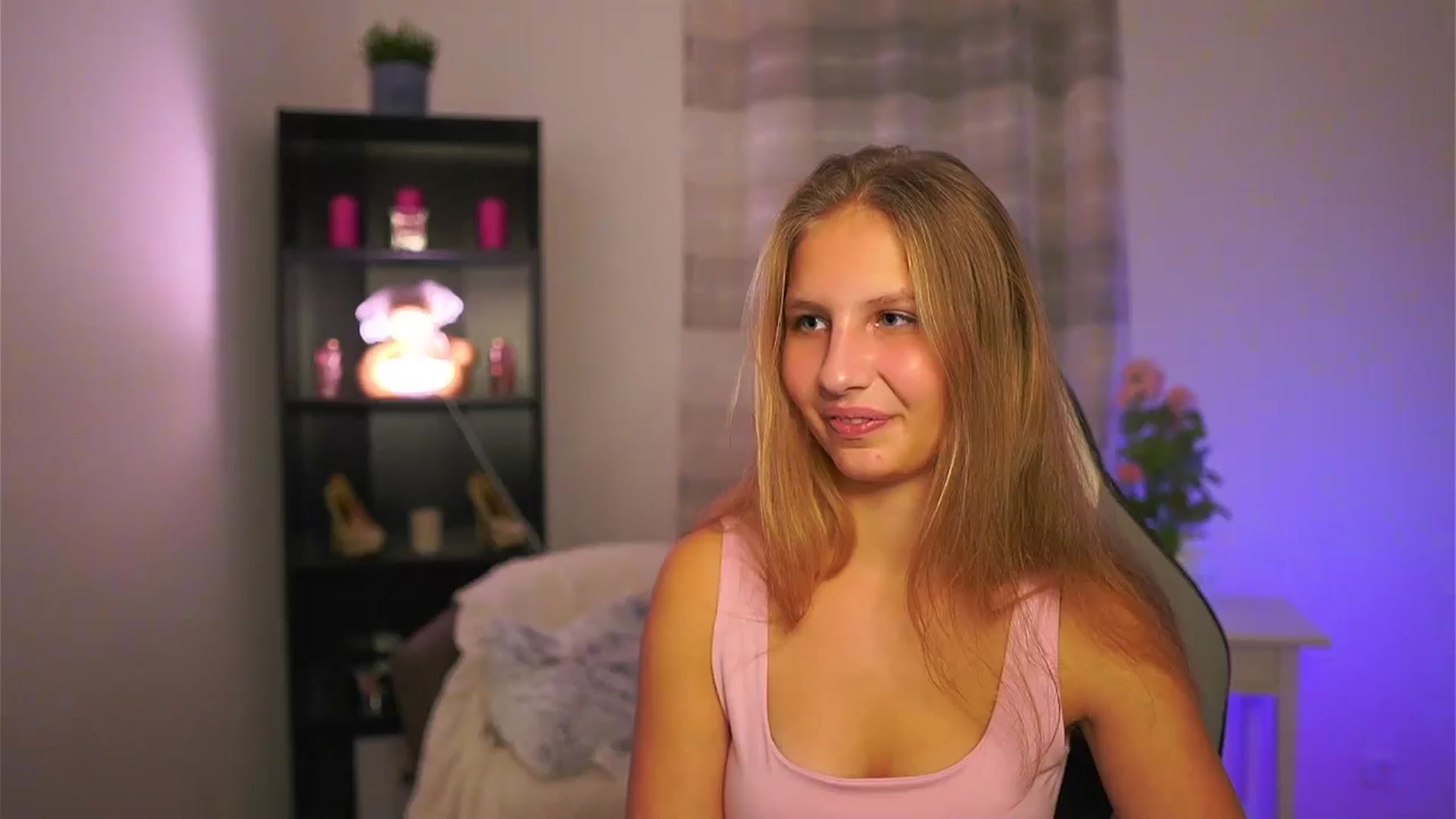 Gallery image thumbnail from Emmie_murray's myfreecams stream on, 11/15/2025, 23:30 image 1 of 20