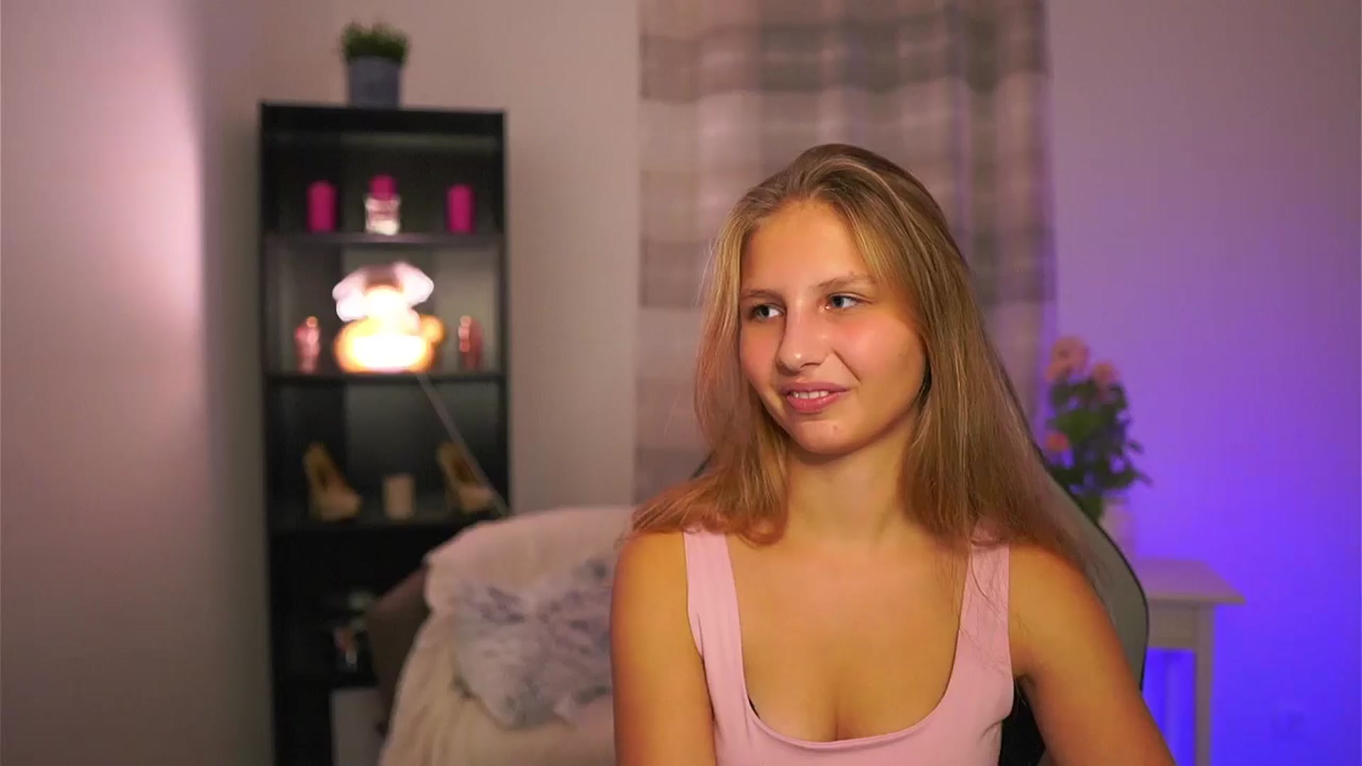 Gallery image thumbnail from Emmie_murray's myfreecams stream on, 11/15/2025, 23:30 image 5 of 20