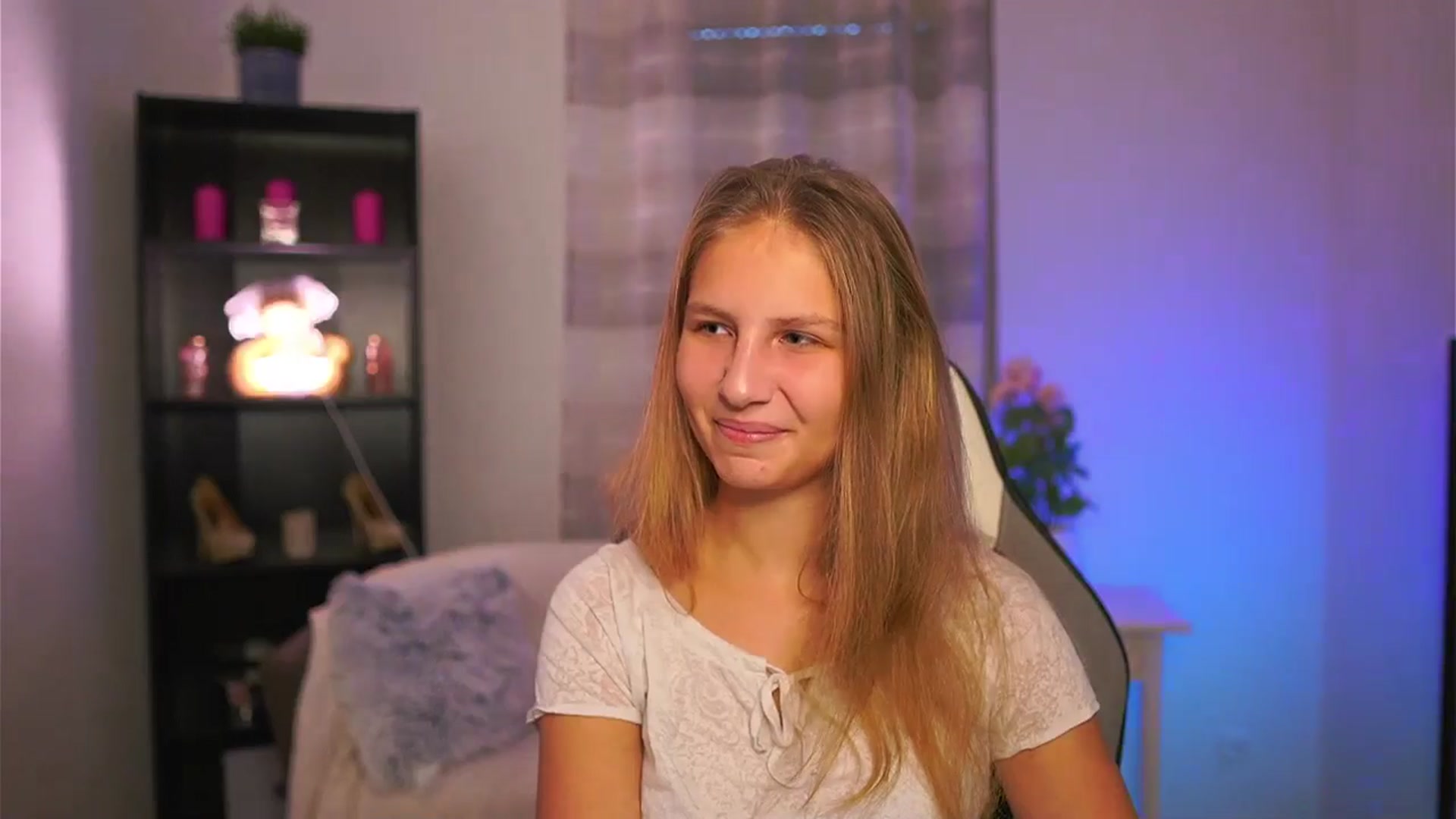 Gallery image thumbnail from Emmie_murray's myfreecams stream on, 11/16/2025, 15:10 image 6 of 20