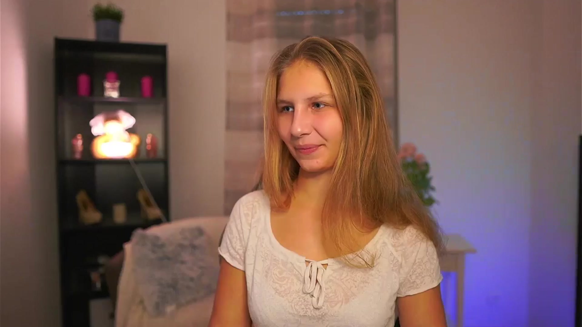 Gallery image thumbnail from Emmie_murray's myfreecams stream on, 11/16/2025, 15:10 image 10 of 20