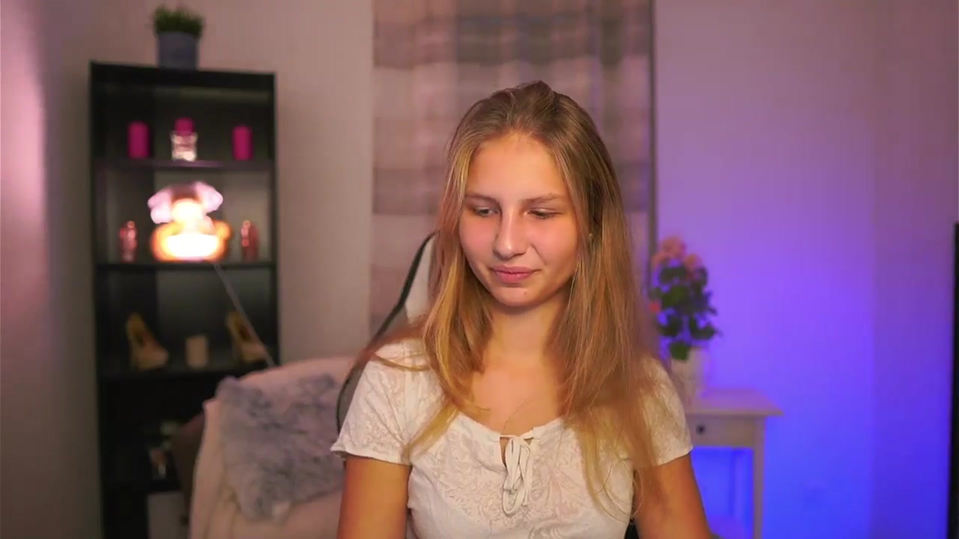Gallery image thumbnail from Emmie_murray's myfreecams stream on, 11/16/2025, 15:10 image 18 of 20