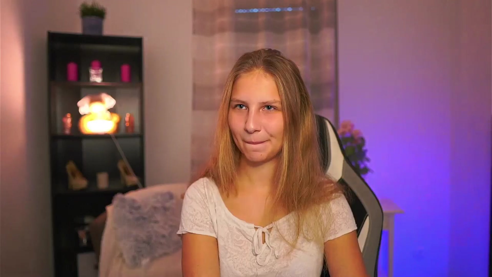 Gallery image thumbnail from Emmie_murray's myfreecams stream on, 11/16/2025, 15:10 image 2 of 20