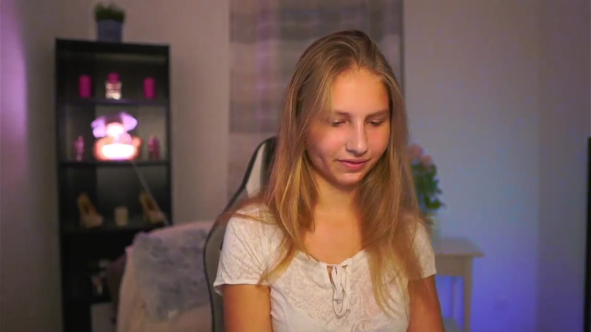 Gallery image thumbnail from Emmie_murray's myfreecams stream on, 11/16/2025, 15:10 image 17 of 20