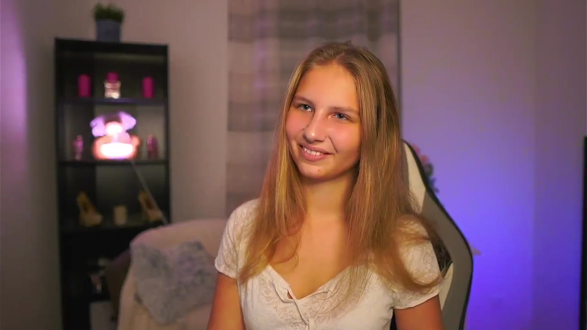Gallery image thumbnail from Emmie_murray's myfreecams stream on, 11/16/2025, 15:50 image 17 of 20