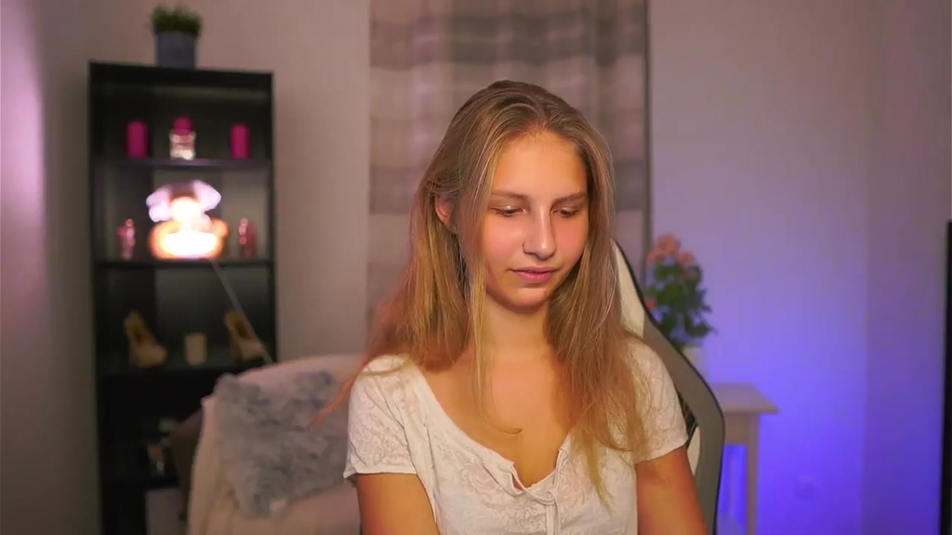 Gallery image thumbnail from Emmie_murray's myfreecams stream on, 11/16/2025, 15:50 image 4 of 20