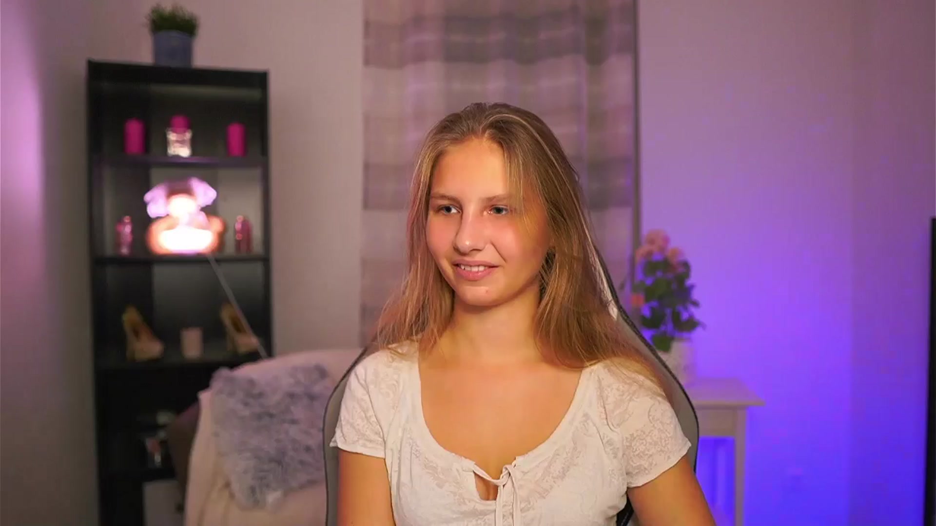 Gallery image thumbnail from Emmie_murray's myfreecams stream on, 11/16/2025, 15:50 image 1 of 20
