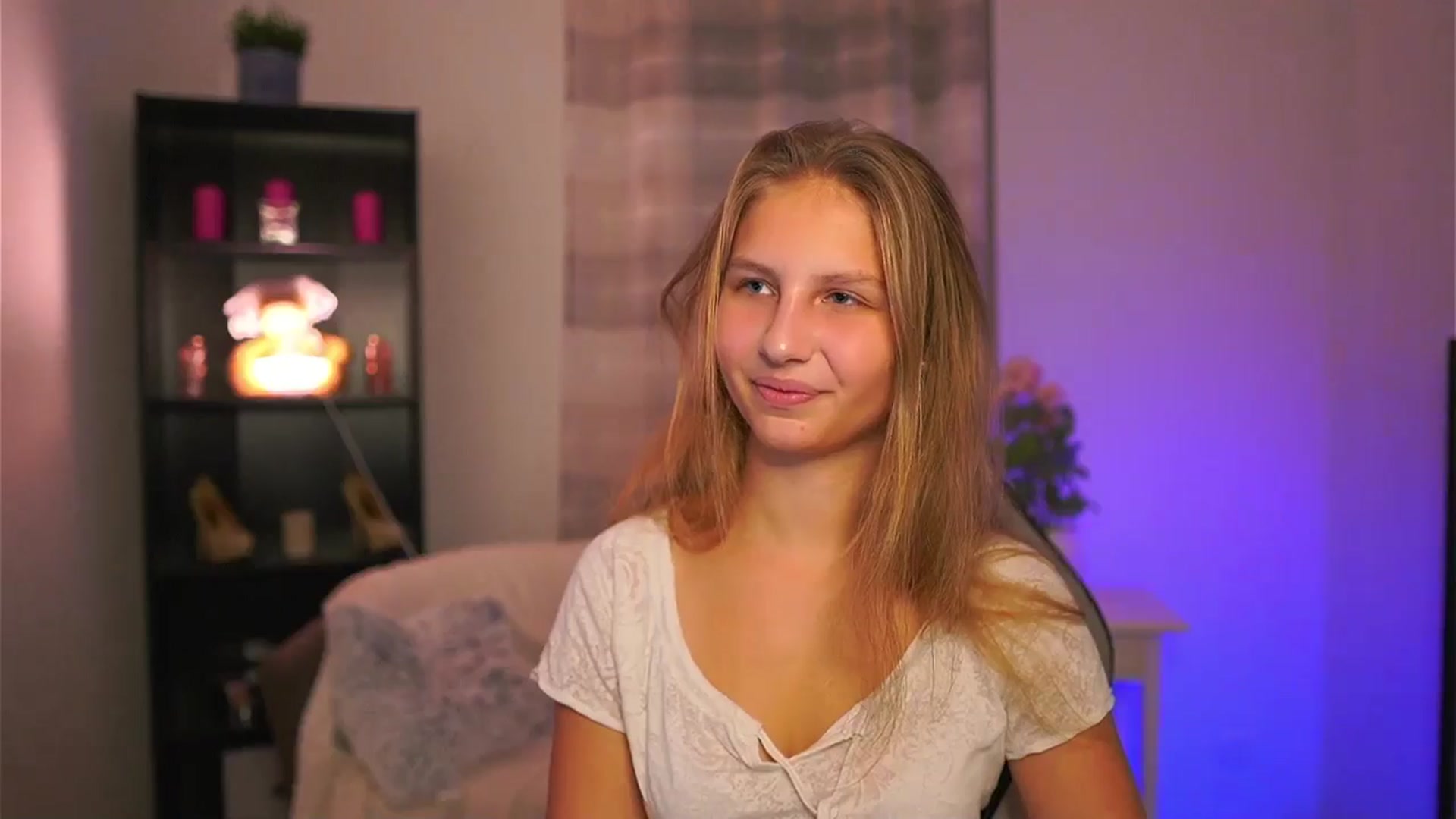 Gallery image thumbnail from Emmie_murray's myfreecams stream on, 11/16/2025, 15:50 image 10 of 20
