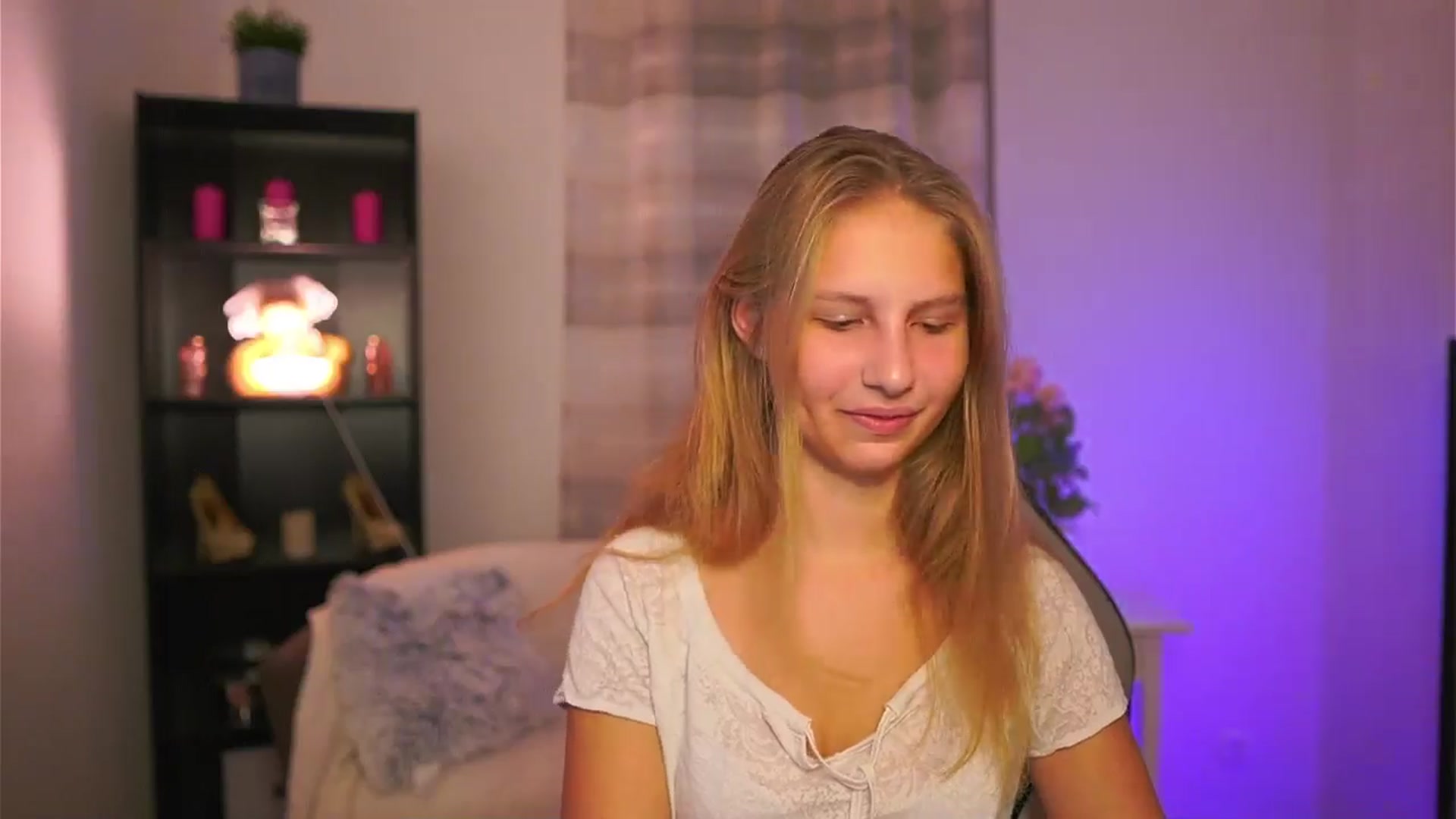 Gallery image thumbnail from Emmie_murray's myfreecams stream on, 11/16/2025, 15:50 image 5 of 20