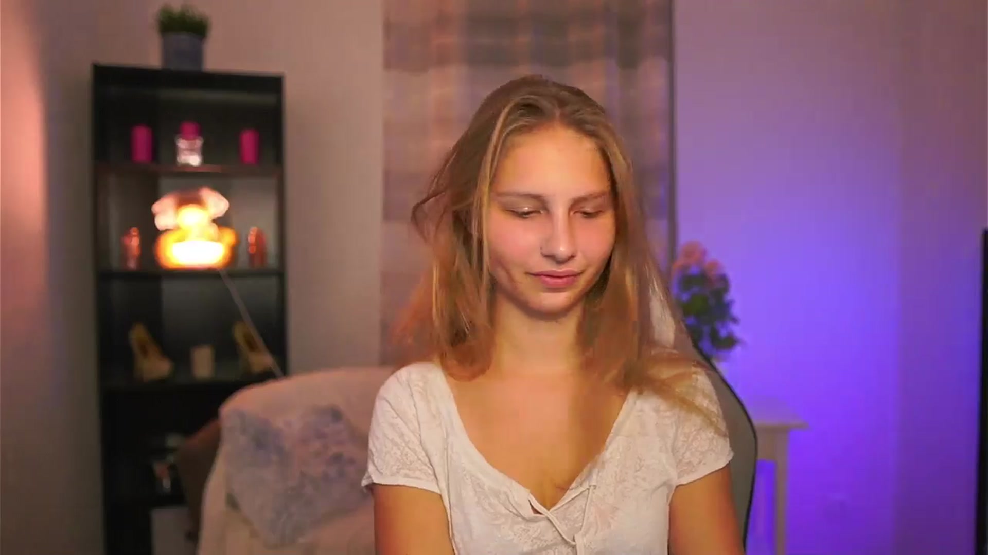 Gallery image thumbnail from Emmie_murray's myfreecams stream on, 11/16/2025, 15:50 image 9 of 20
