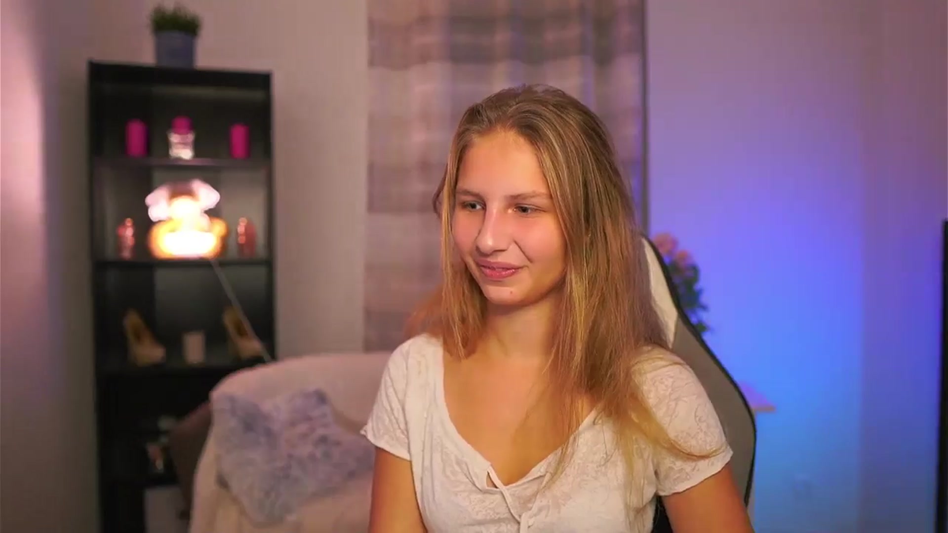 Gallery image thumbnail from Emmie_murray's myfreecams stream on, 11/16/2025, 15:50 image 11 of 20