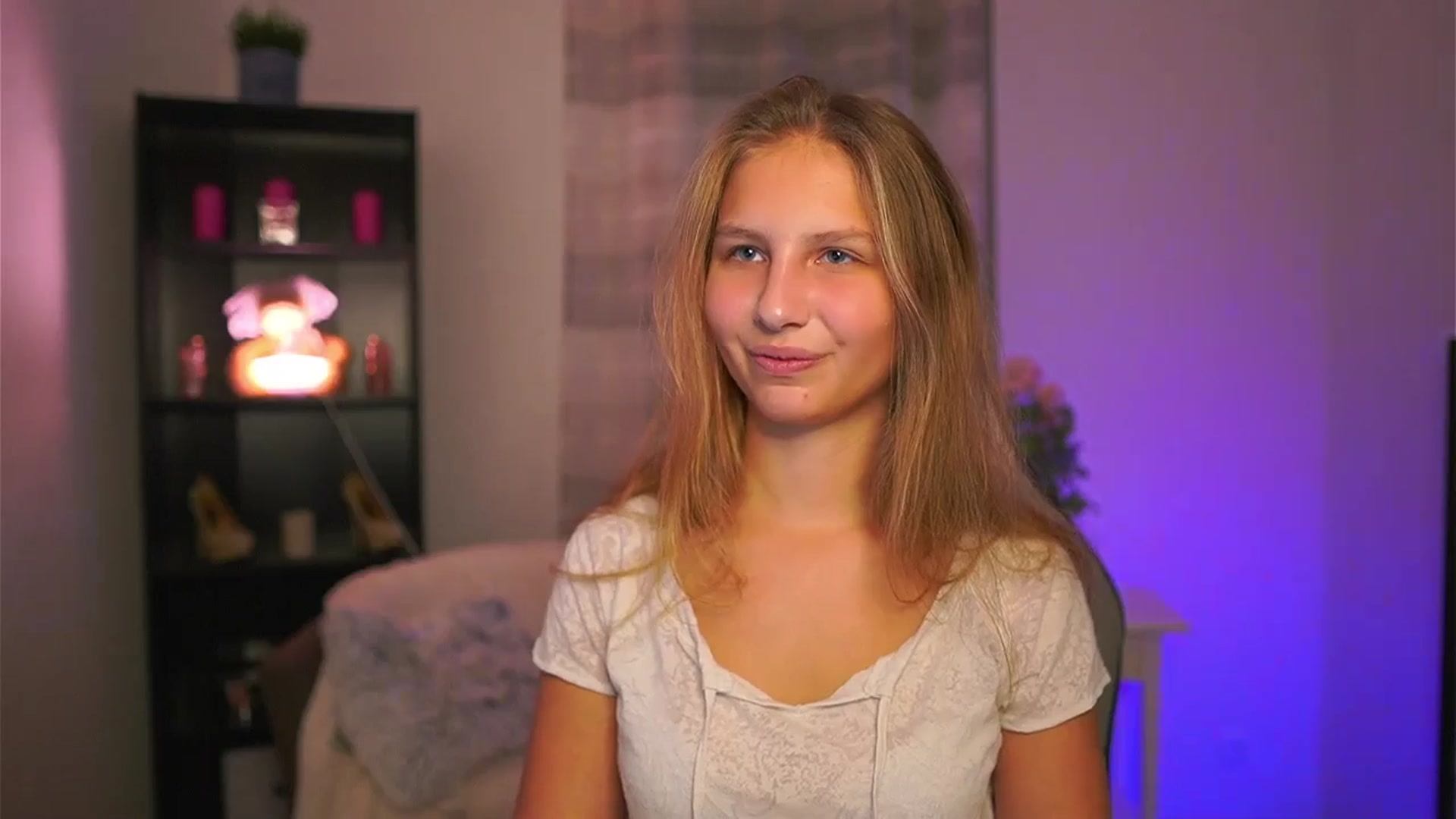 Gallery image thumbnail from Emmie_murray's myfreecams stream on, 11/16/2025, 16:29 image 3 of 20
