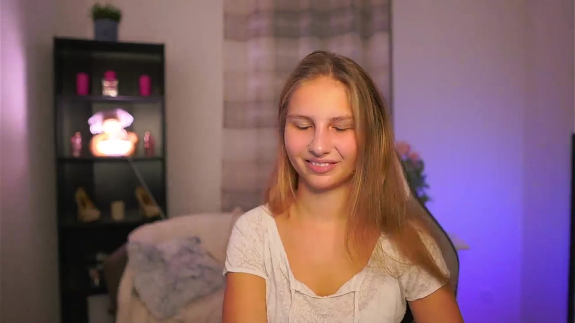 Gallery image thumbnail from Emmie_murray's myfreecams stream on, 11/16/2025, 16:29 image 6 of 20