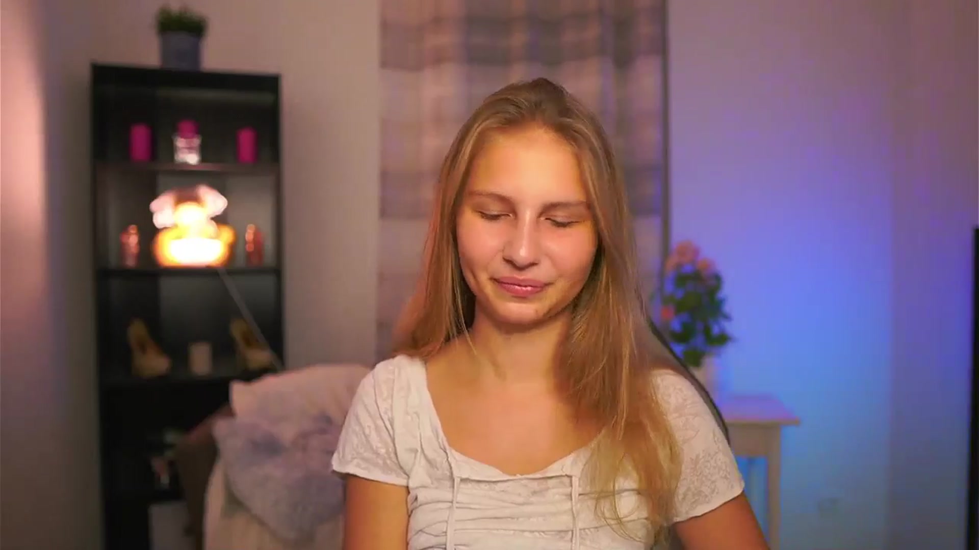 Gallery image thumbnail from Emmie_murray's myfreecams stream on, 11/16/2025, 18:35 image 7 of 20