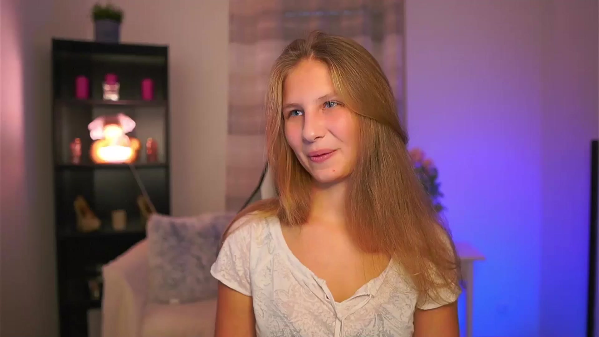 Gallery image thumbnail from Emmie_murray's myfreecams stream on, 11/19/2025, 14:29 image 11 of 20