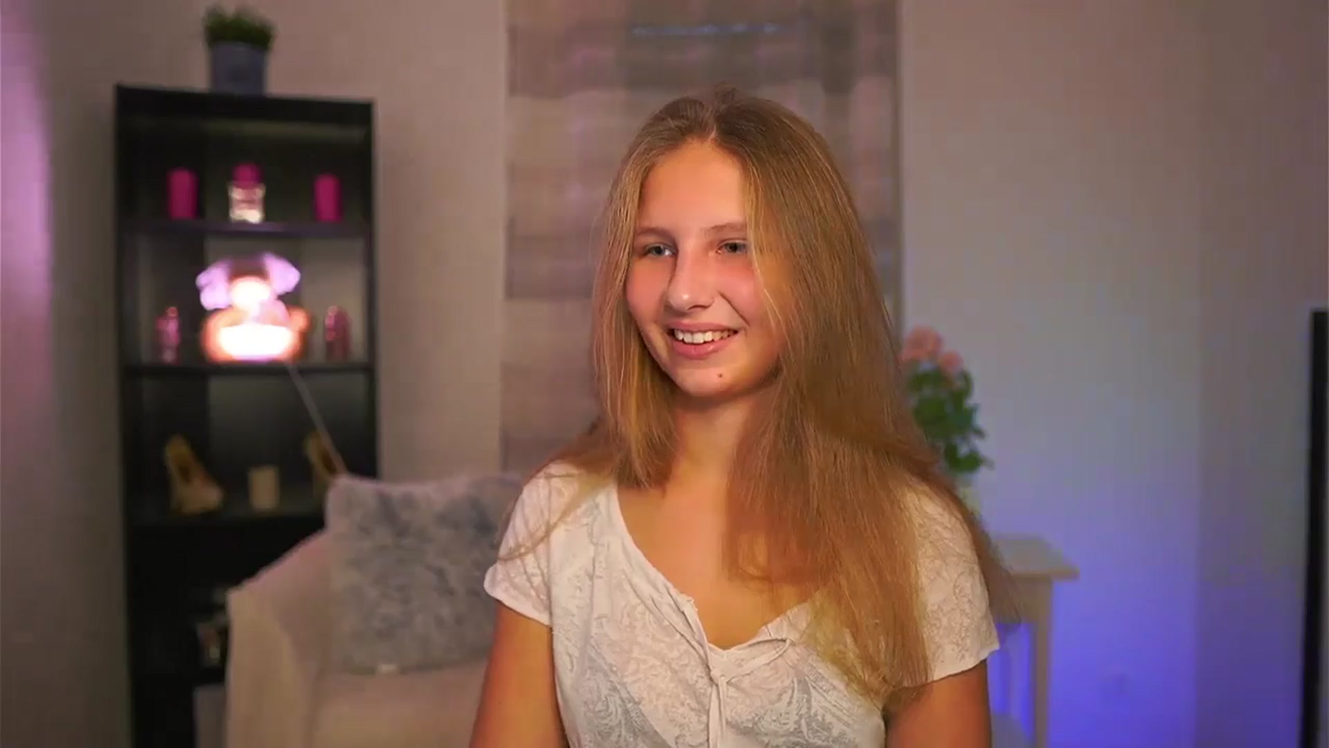 Gallery image thumbnail from Emmie_murray's myfreecams stream on, 11/19/2025, 14:29 image 13 of 20