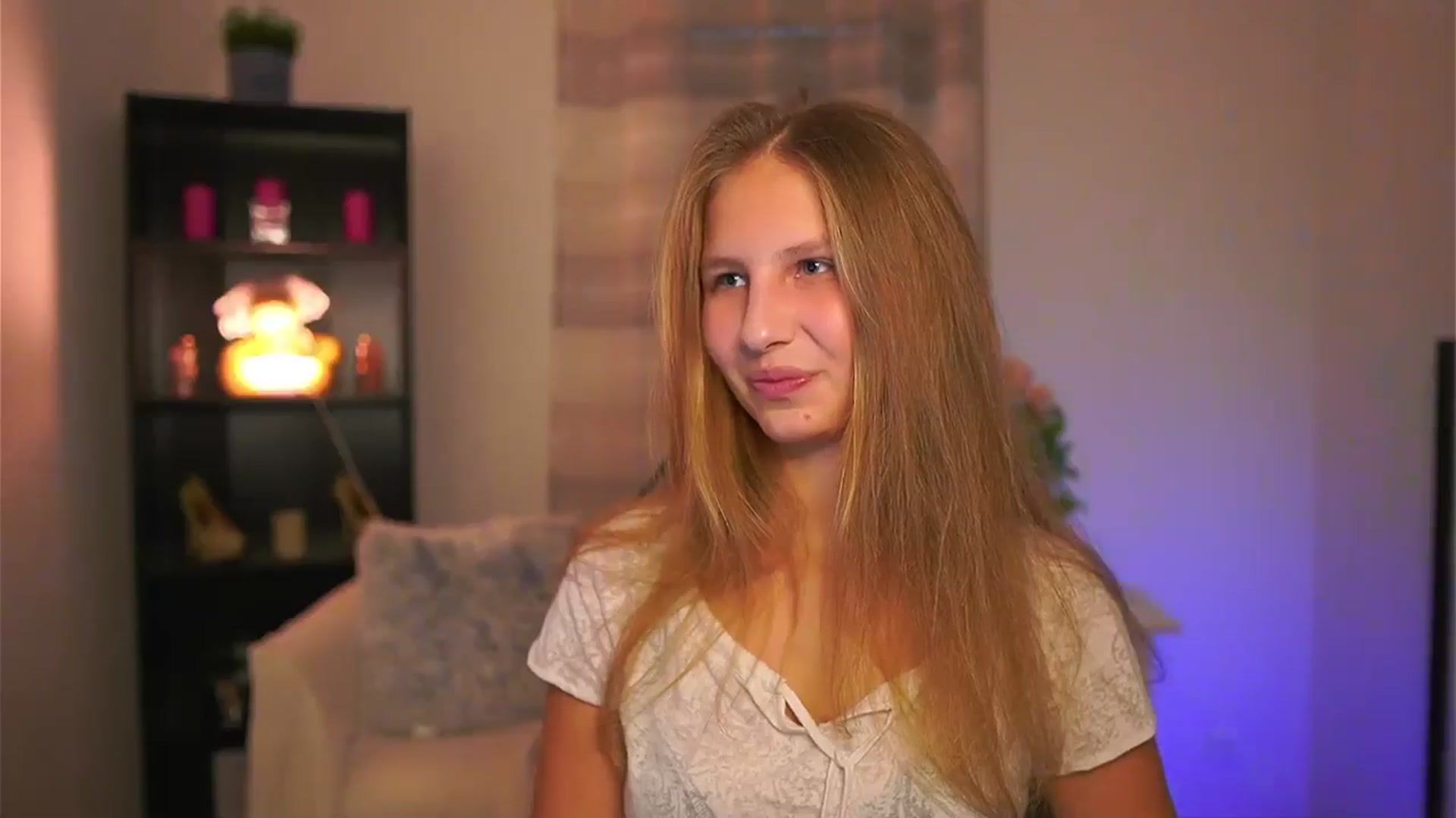 Gallery image thumbnail from Emmie_murray's myfreecams stream on, 11/19/2025, 14:29 image 3 of 20