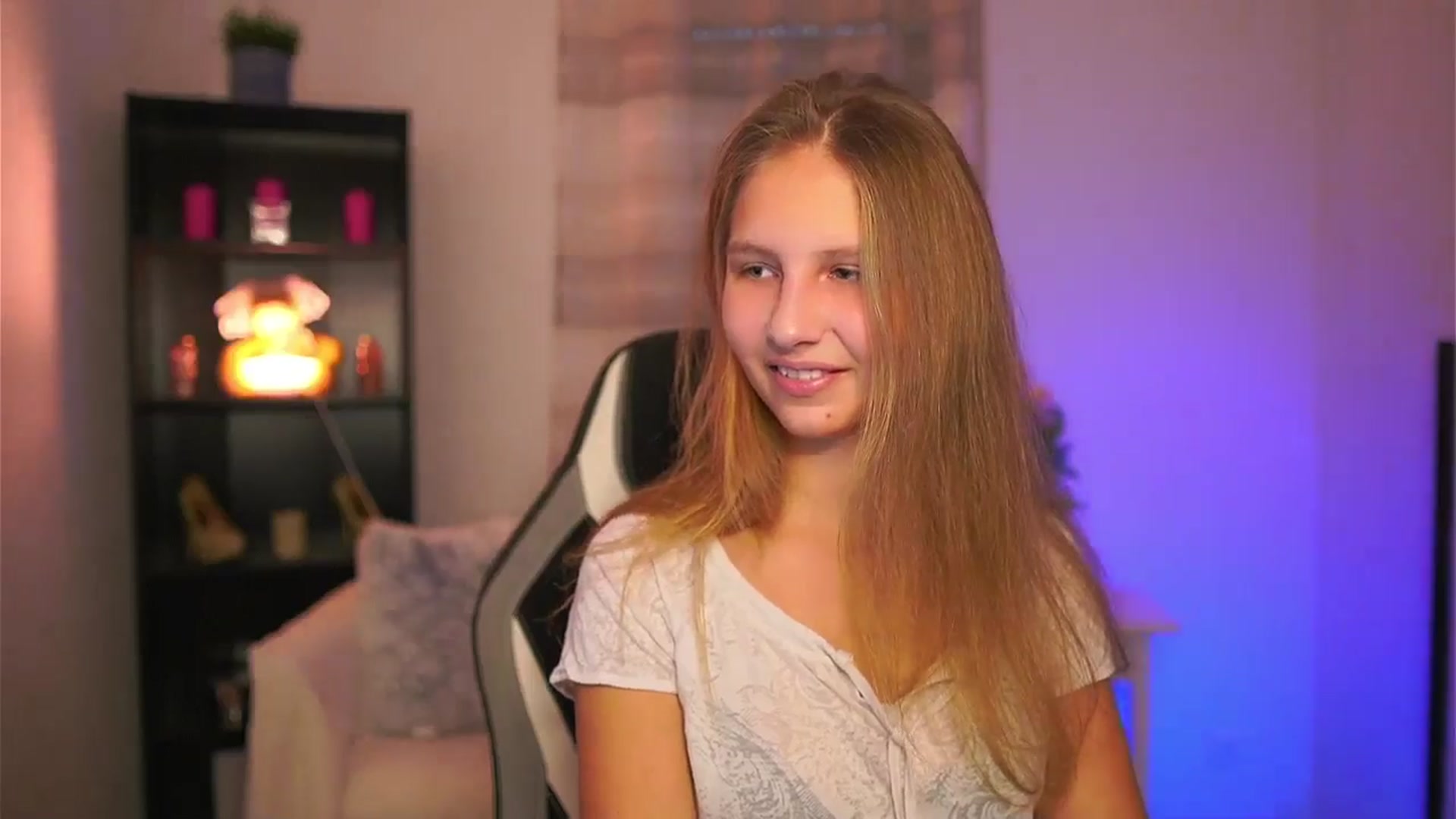 Gallery image thumbnail from Emmie_murray's myfreecams stream on, 11/19/2025, 14:29 image 19 of 20