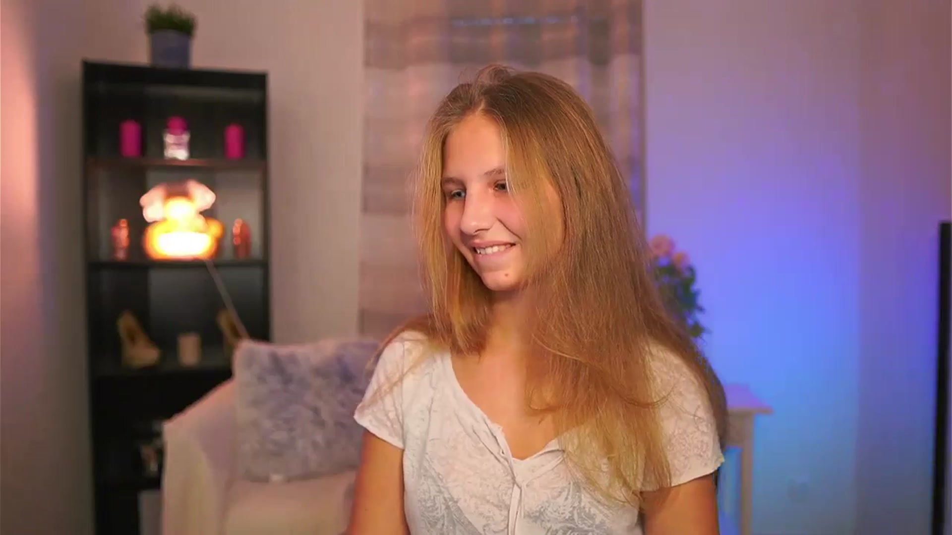 Gallery image thumbnail from Emmie_murray's myfreecams stream on, 11/19/2025, 14:29 image 14 of 20