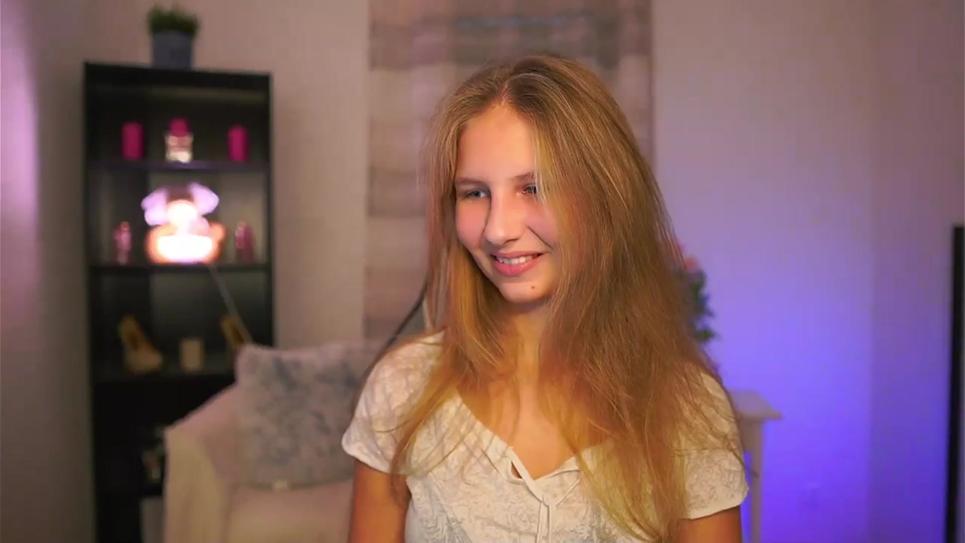 Gallery image thumbnail from Emmie_murray's myfreecams stream on, 11/19/2025, 14:29 image 6 of 20