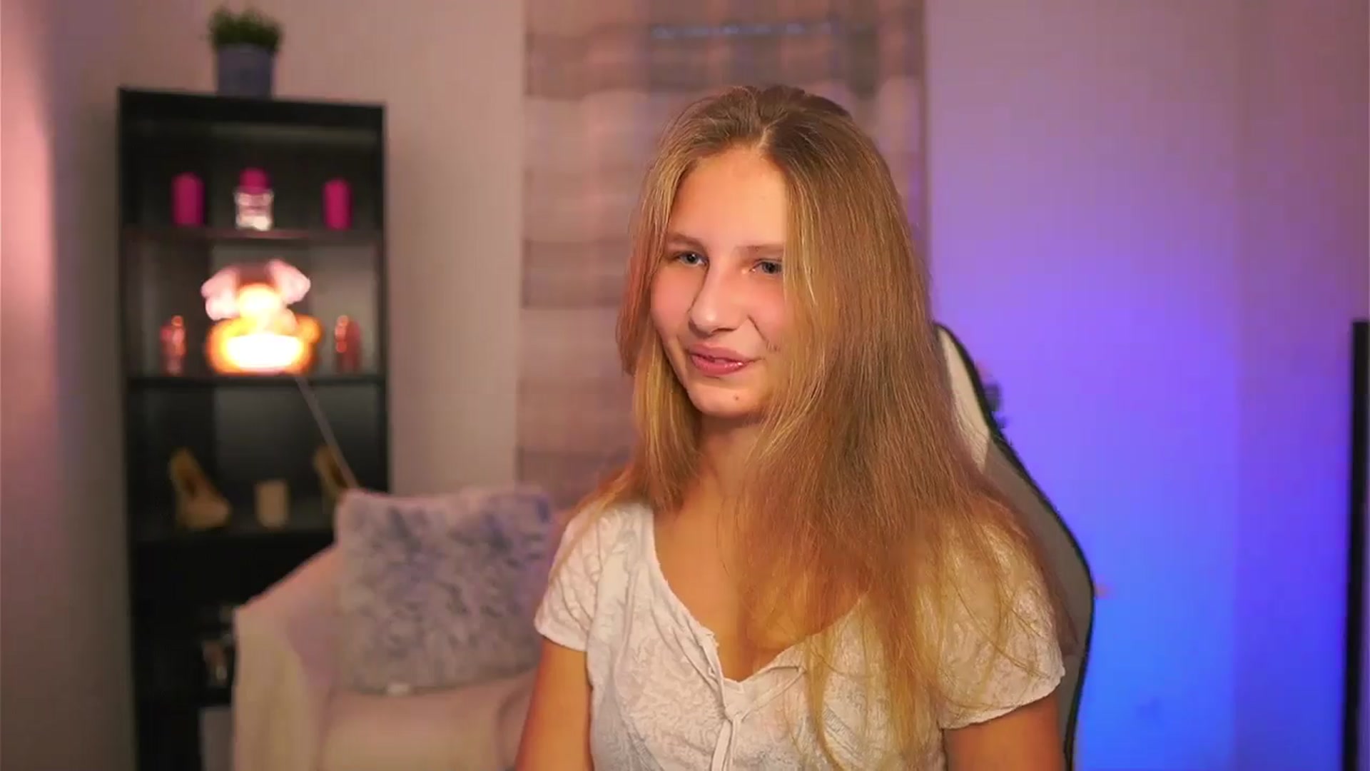 Gallery image thumbnail from Emmie_murray's myfreecams stream on, 11/19/2025, 14:29 image 15 of 20