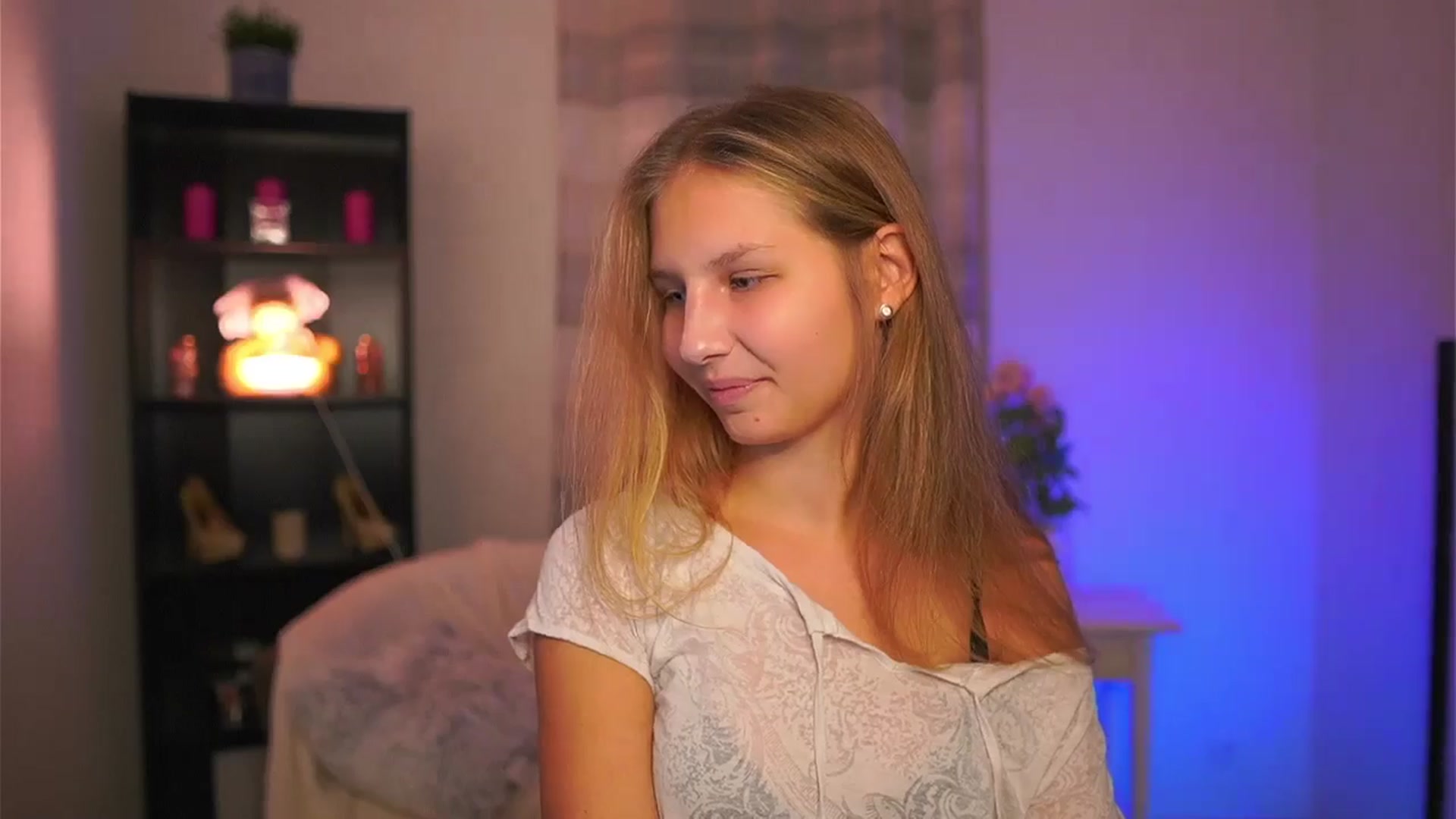 Gallery image thumbnail from Emmie_murray's myfreecams stream on, 11/19/2025, 17:51 image 7 of 20